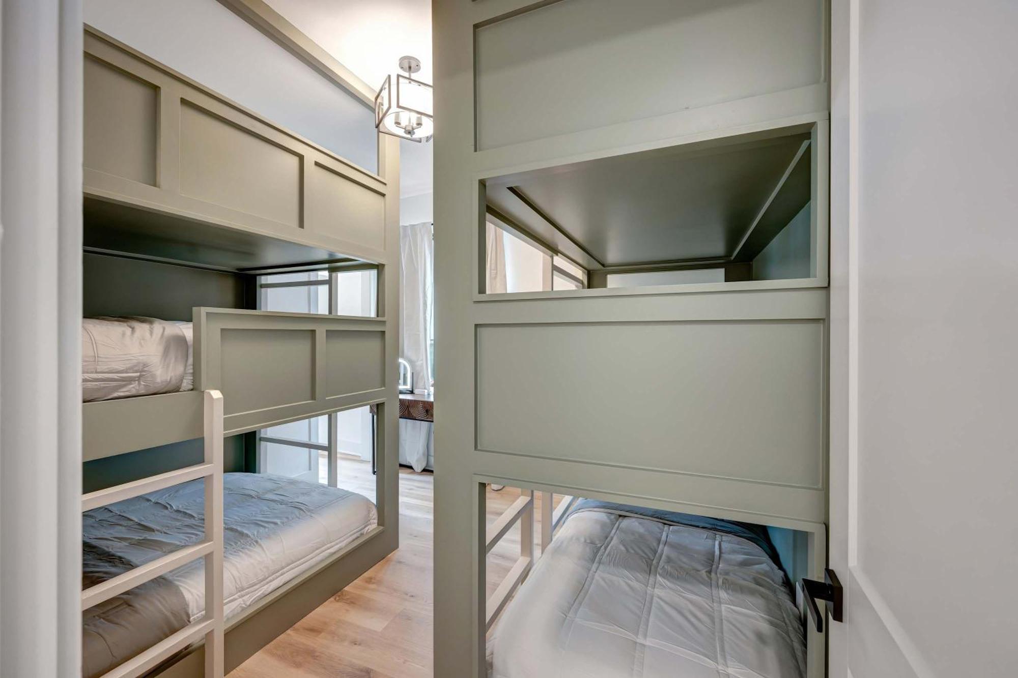 Twin Homes Rooftop Deck Hot Tub Outdoor Kitchen *