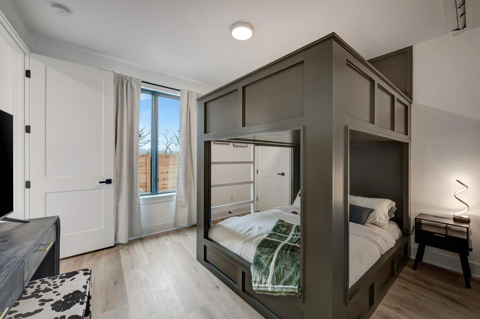 Twin Homes Rooftop Deck Hot Tub Outdoor Kitchen * Nashville