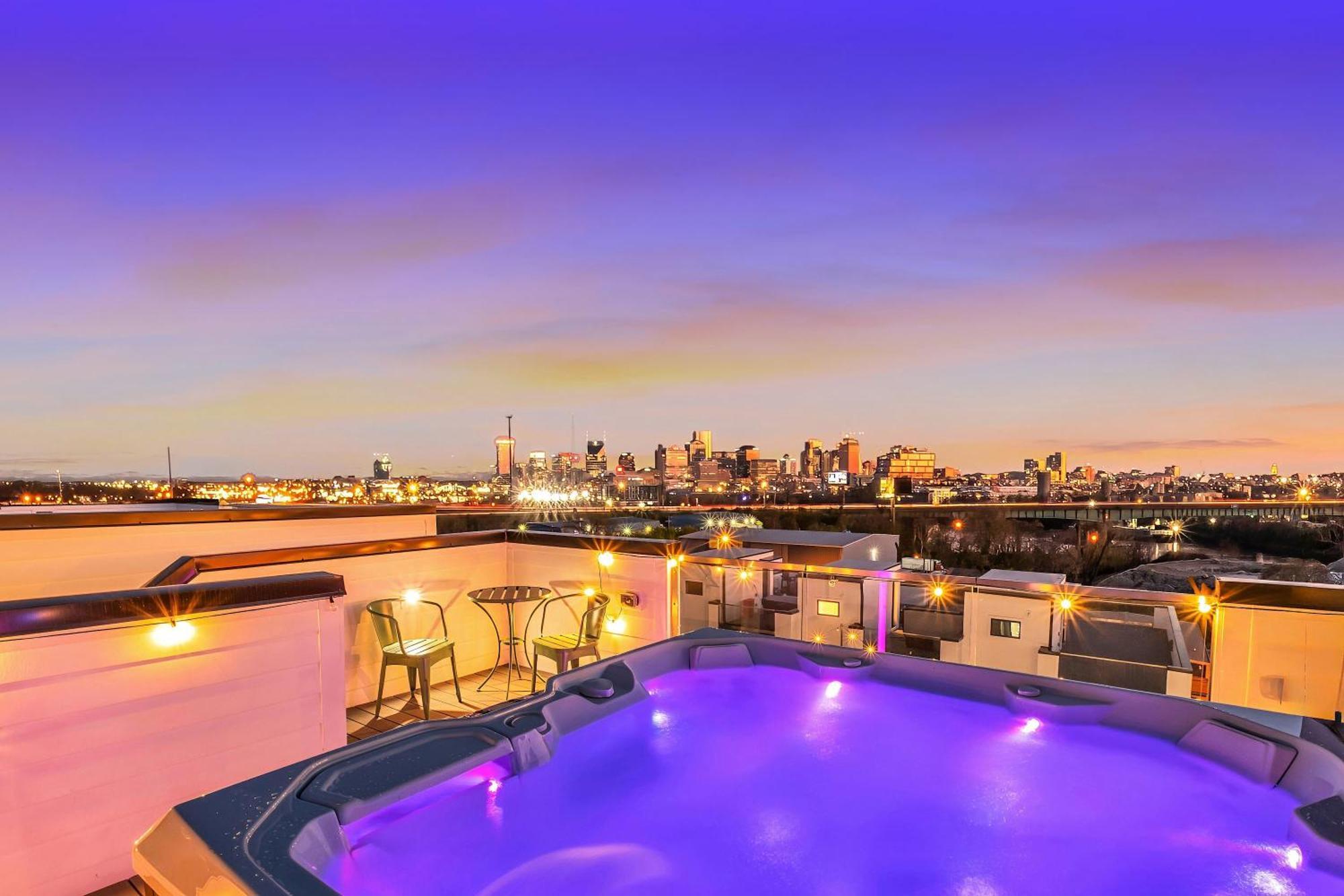Double Rooftop Decks Hot Tub Karaoke Nashville
