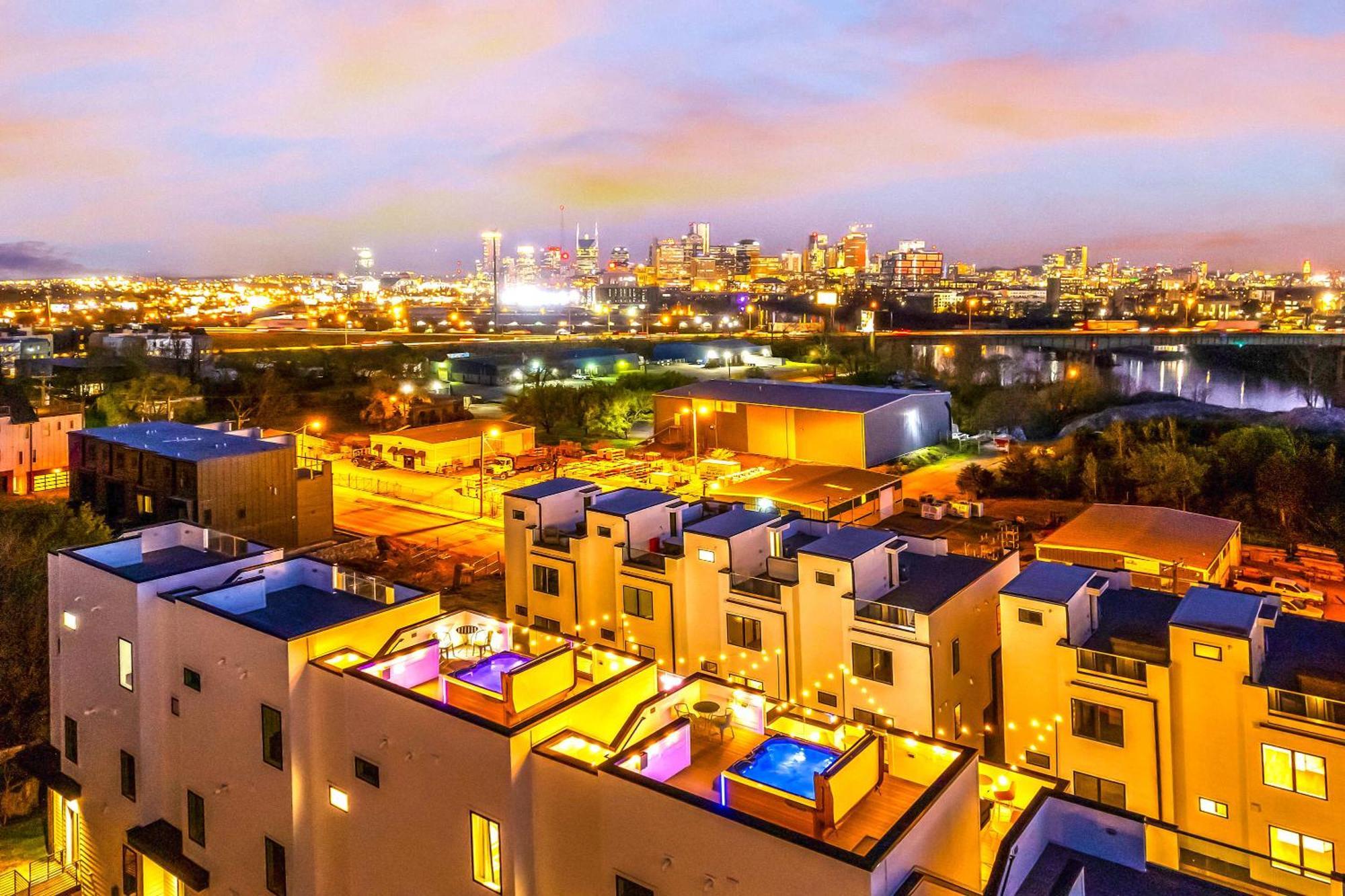 Double Rooftop Decks Hot Tub Karaoke Nashville
