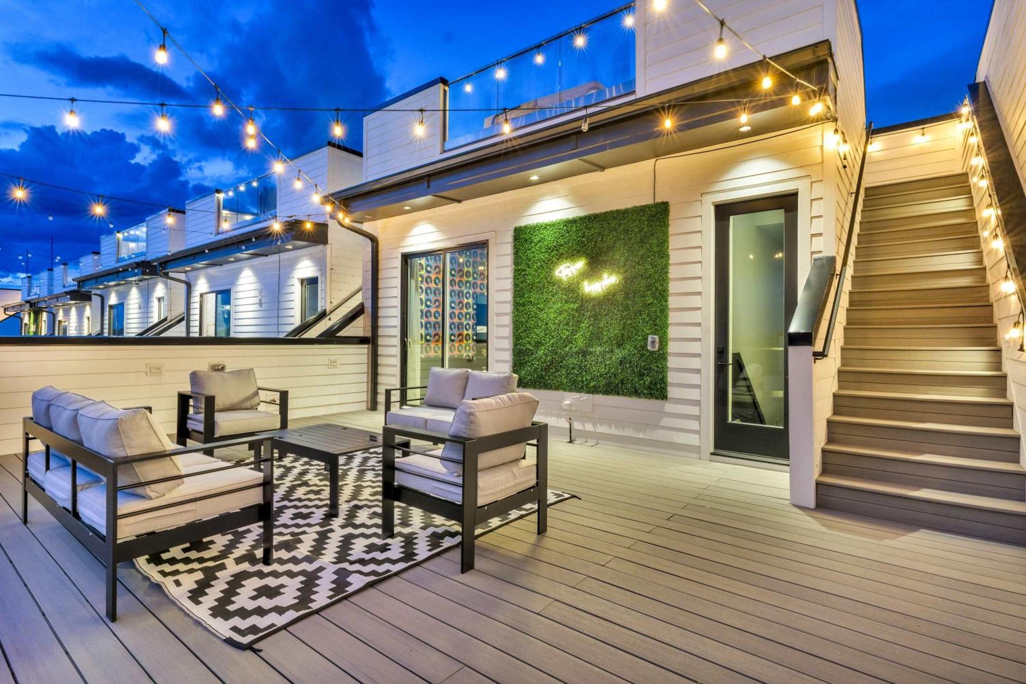 Double Rooftop Decks Hot Tub Karaoke * Nashville