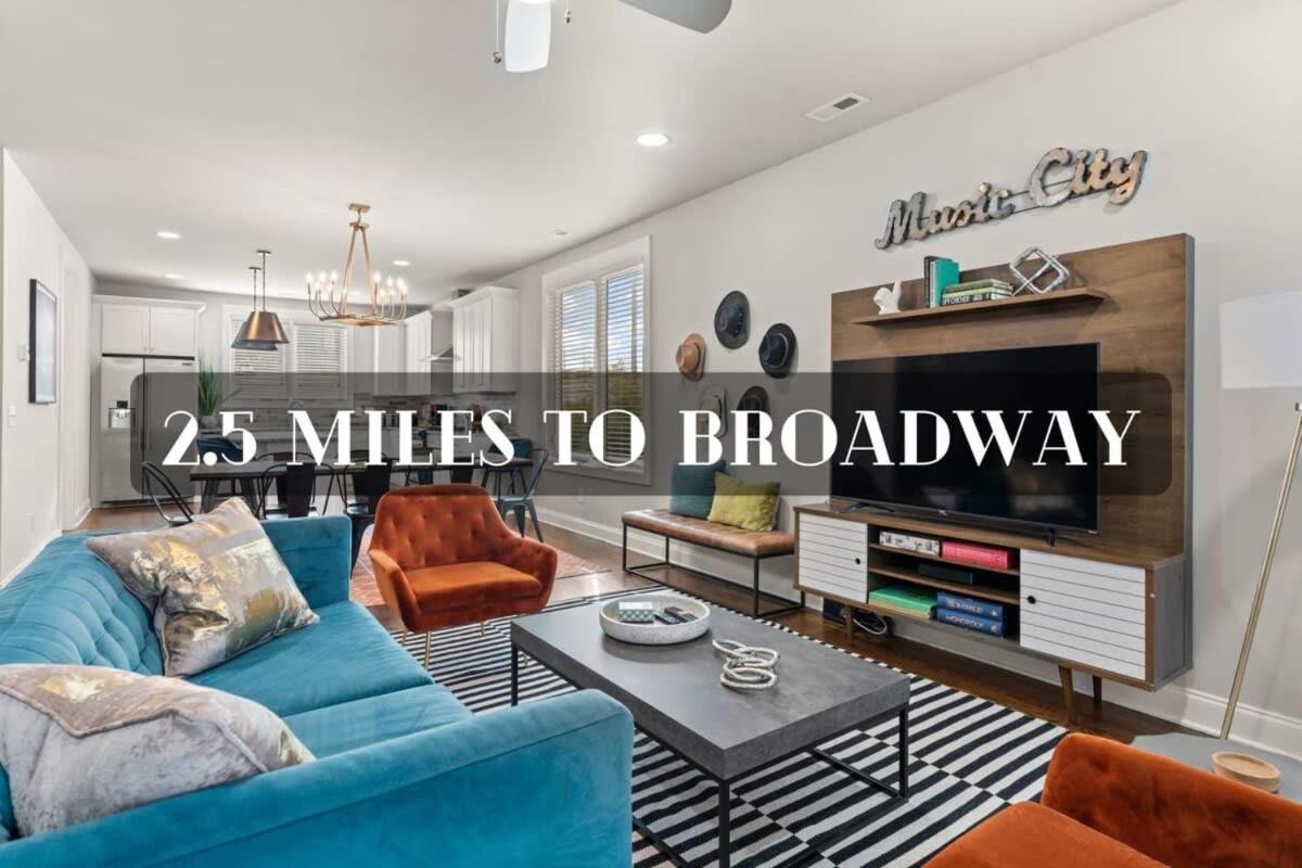 2 Chic Townhomes Near Geodis Sleeps 22