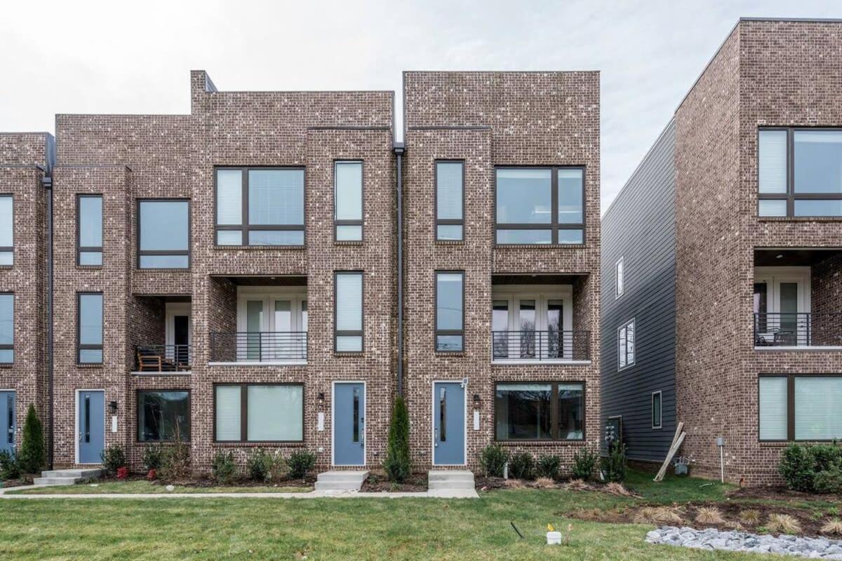 2 Chic Townhomes Near Geodis Sleeps 22