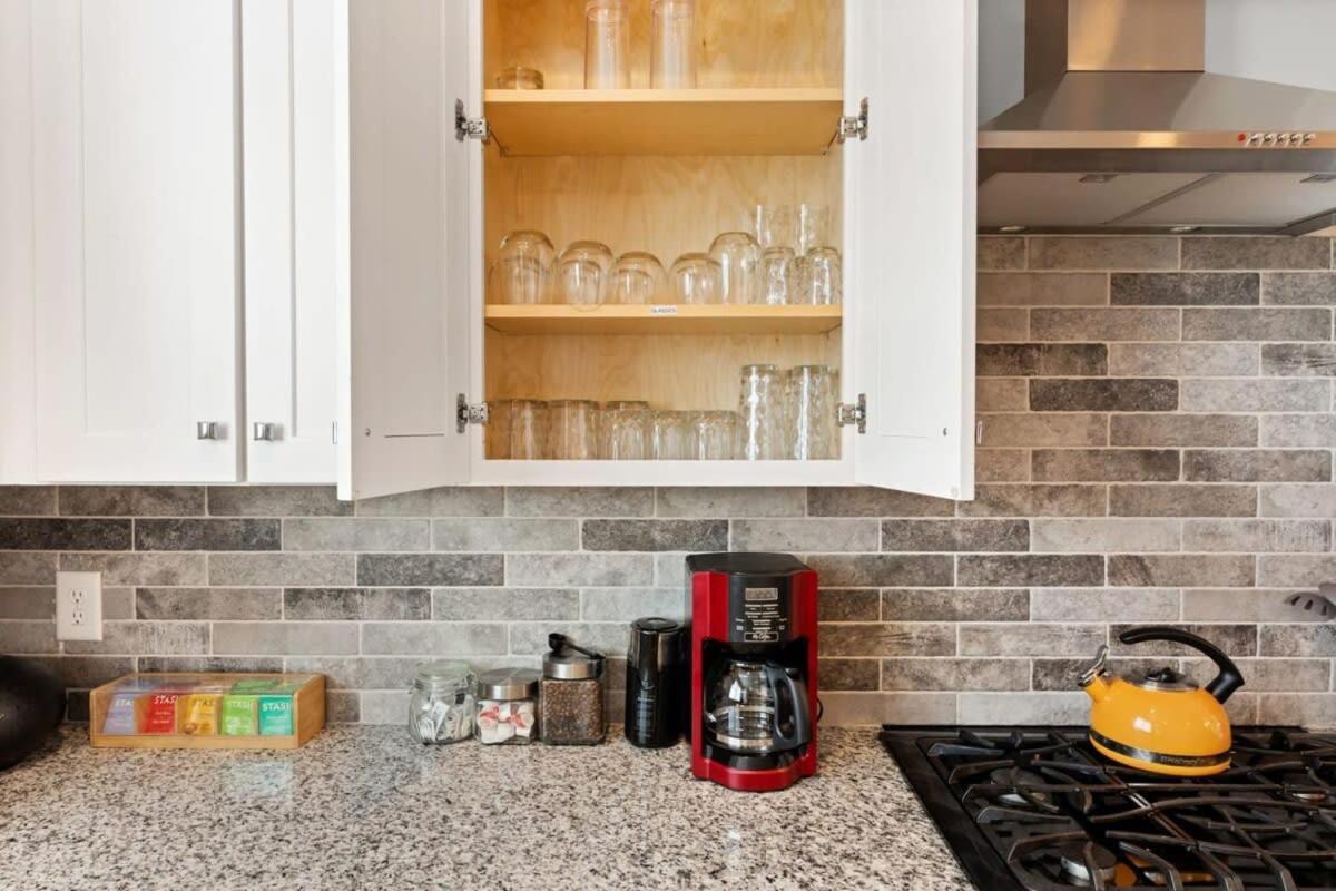 2 Chic Townhomes Near Geodis Sleeps 22 Nashville