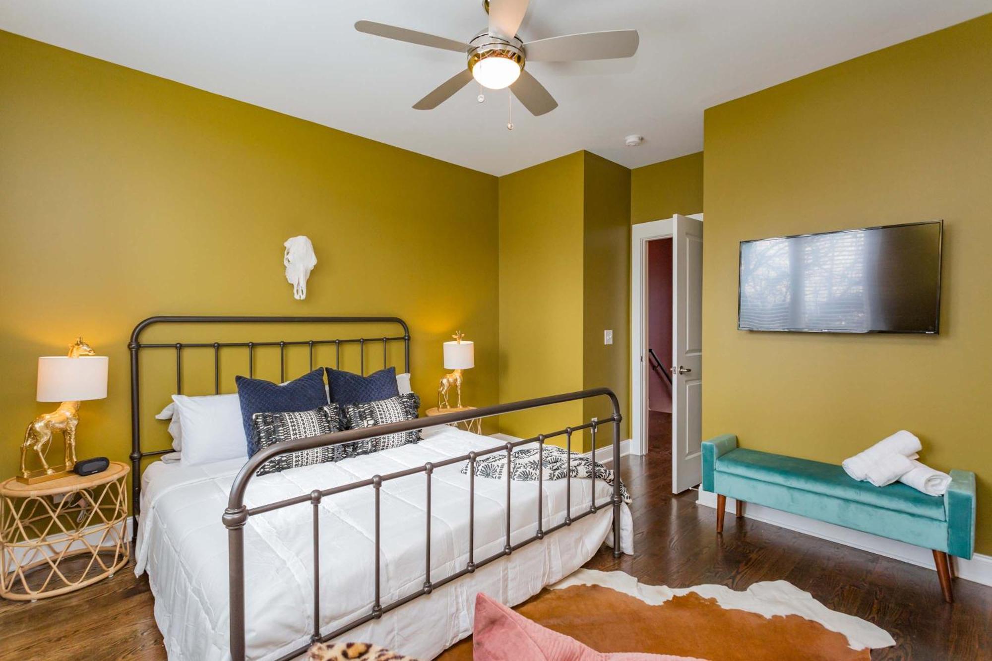 Holiday home 2 Chic Townhomes Near Geodis Sleeps 22 Nashville