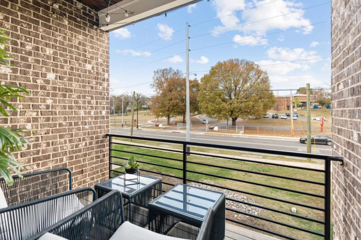 Holiday home 2 Chic Townhomes Near Geodis Sleeps 22