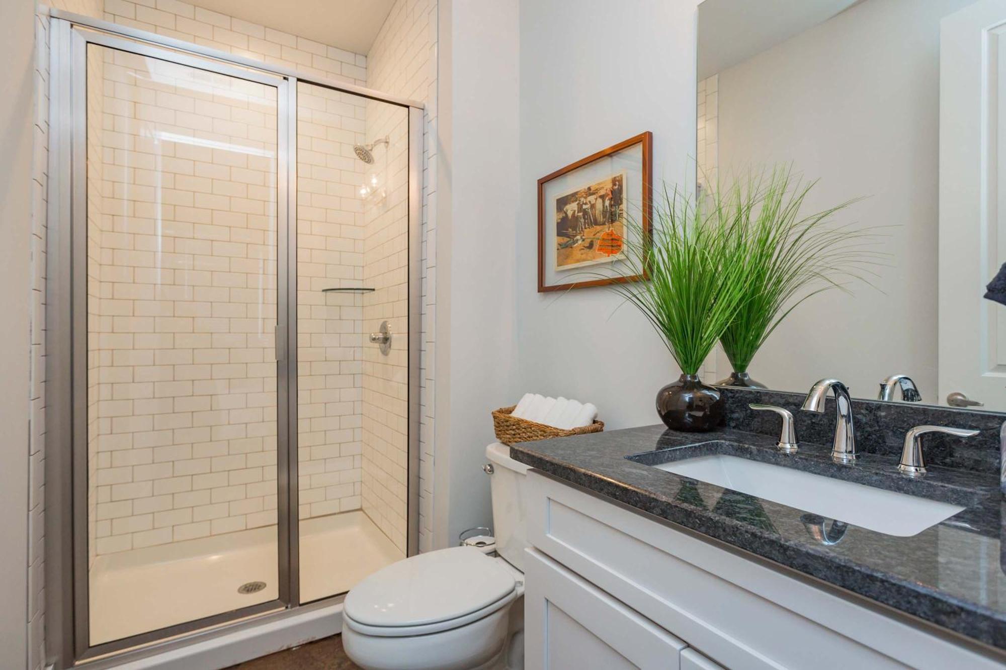 2 Chic Townhomes Near Geodis Sleeps 22 Holiday home *