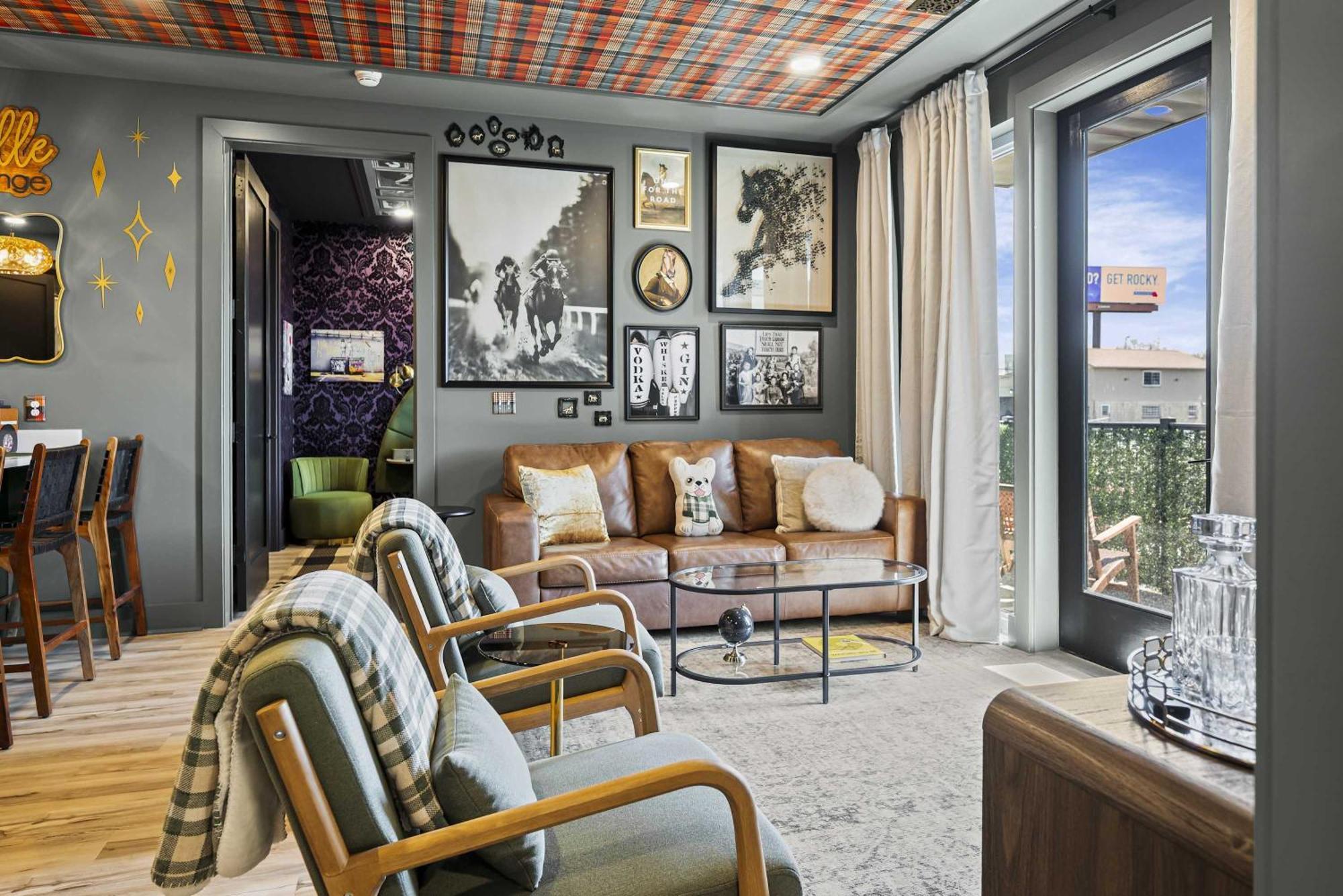 The Lounge Minutes From Downtown Nashville