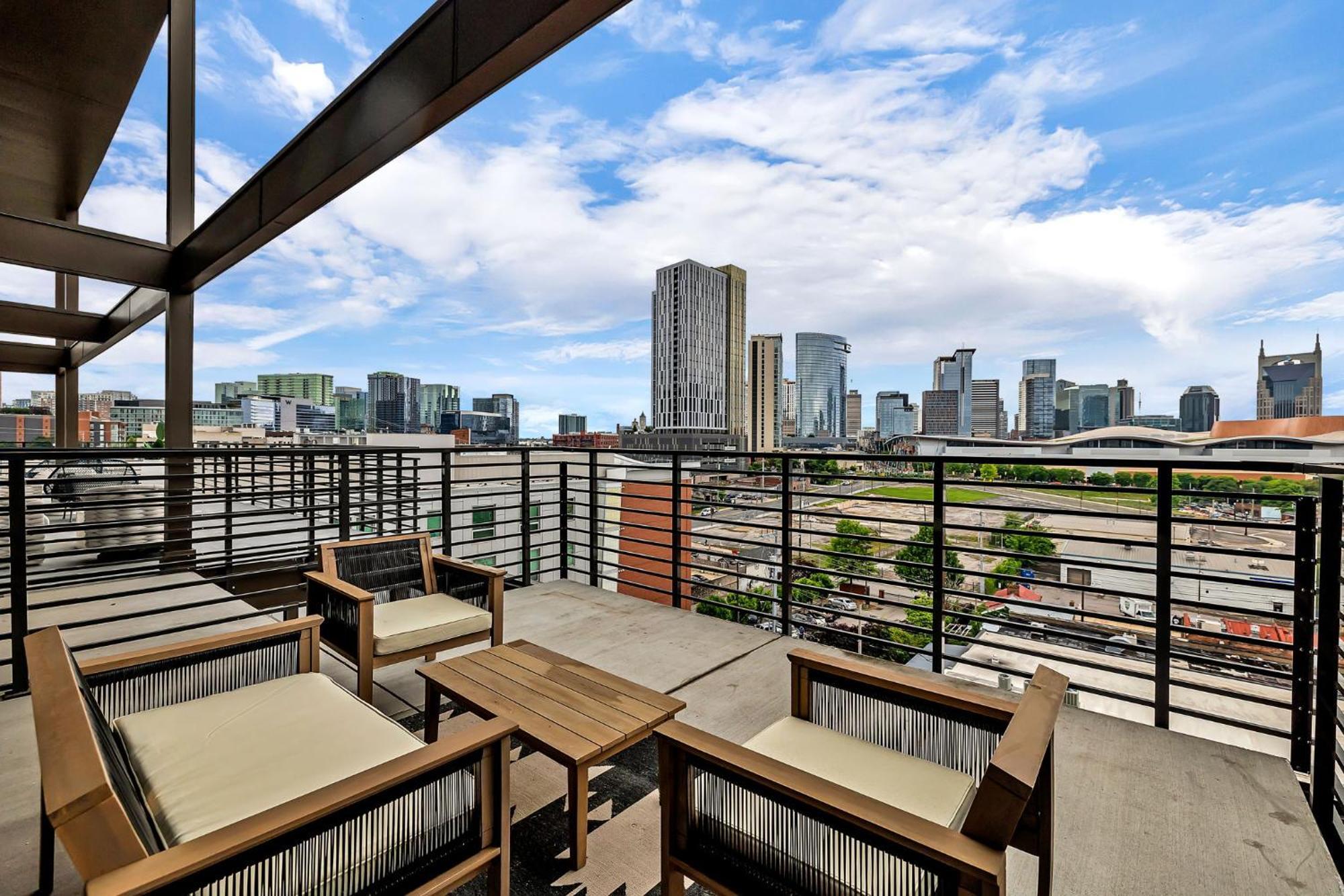 Beverly Nash In Music Walk To Broadway Holiday home *