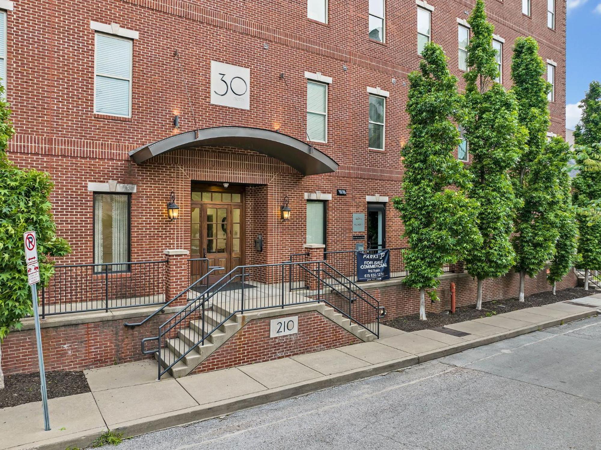 Broadway Blues At Lofts At Vandy West End Holiday home *