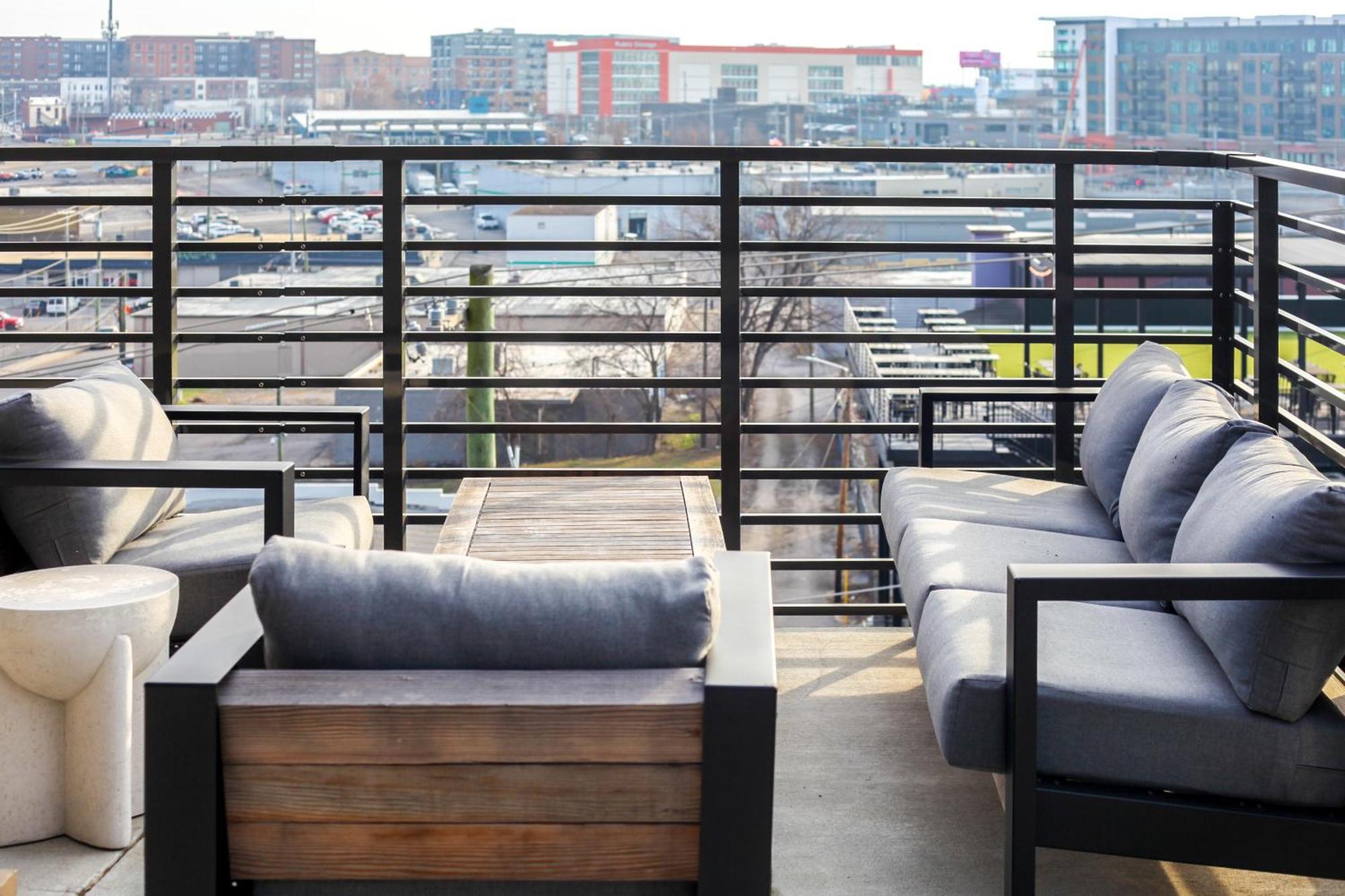 Holiday home Pie Town Emporium Downtown Views Heated Pool Gym Parking Nashville