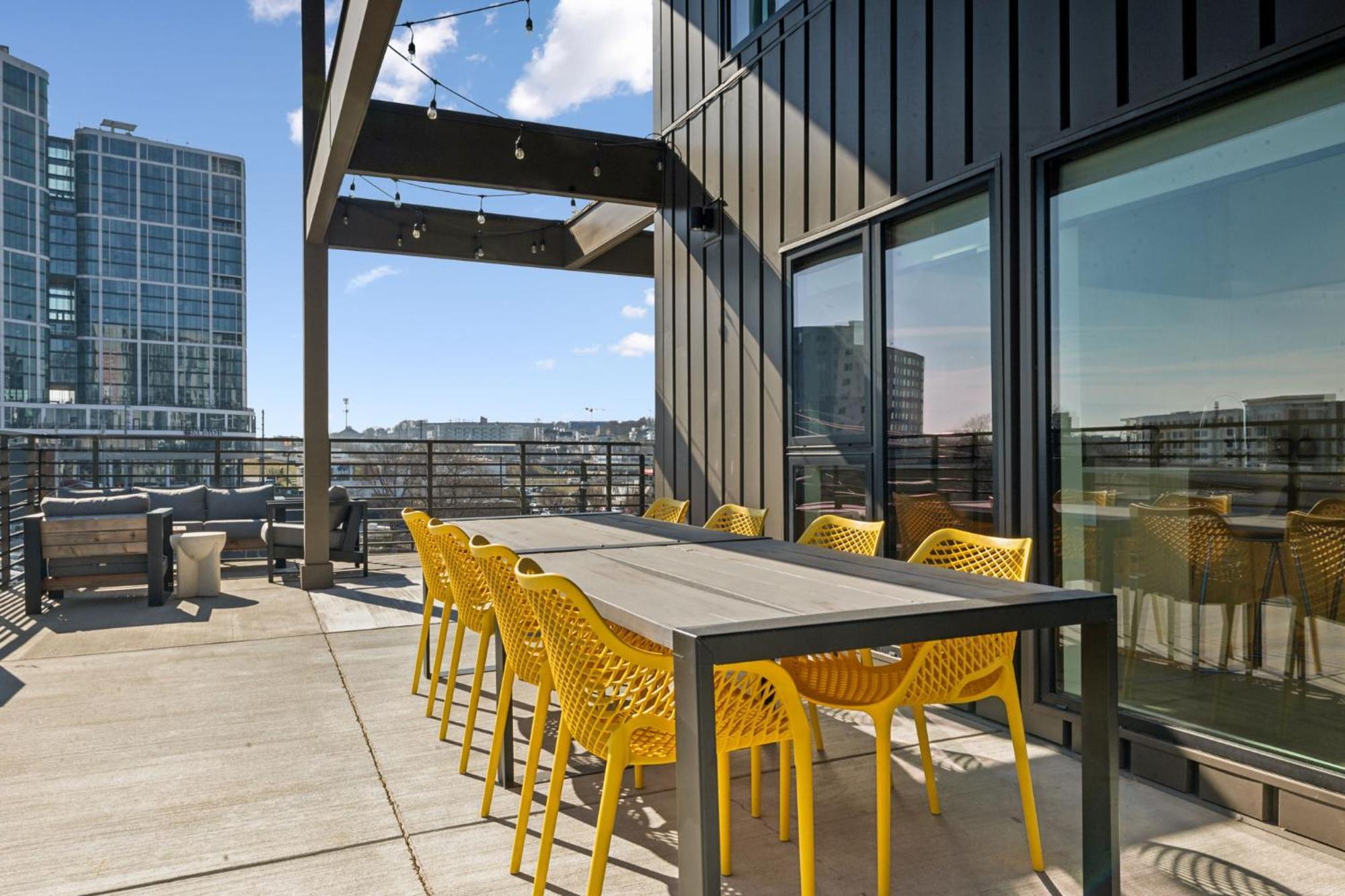 Holiday home Pie Town Emporium Downtown Views Heated Pool Gym Parking Nashville