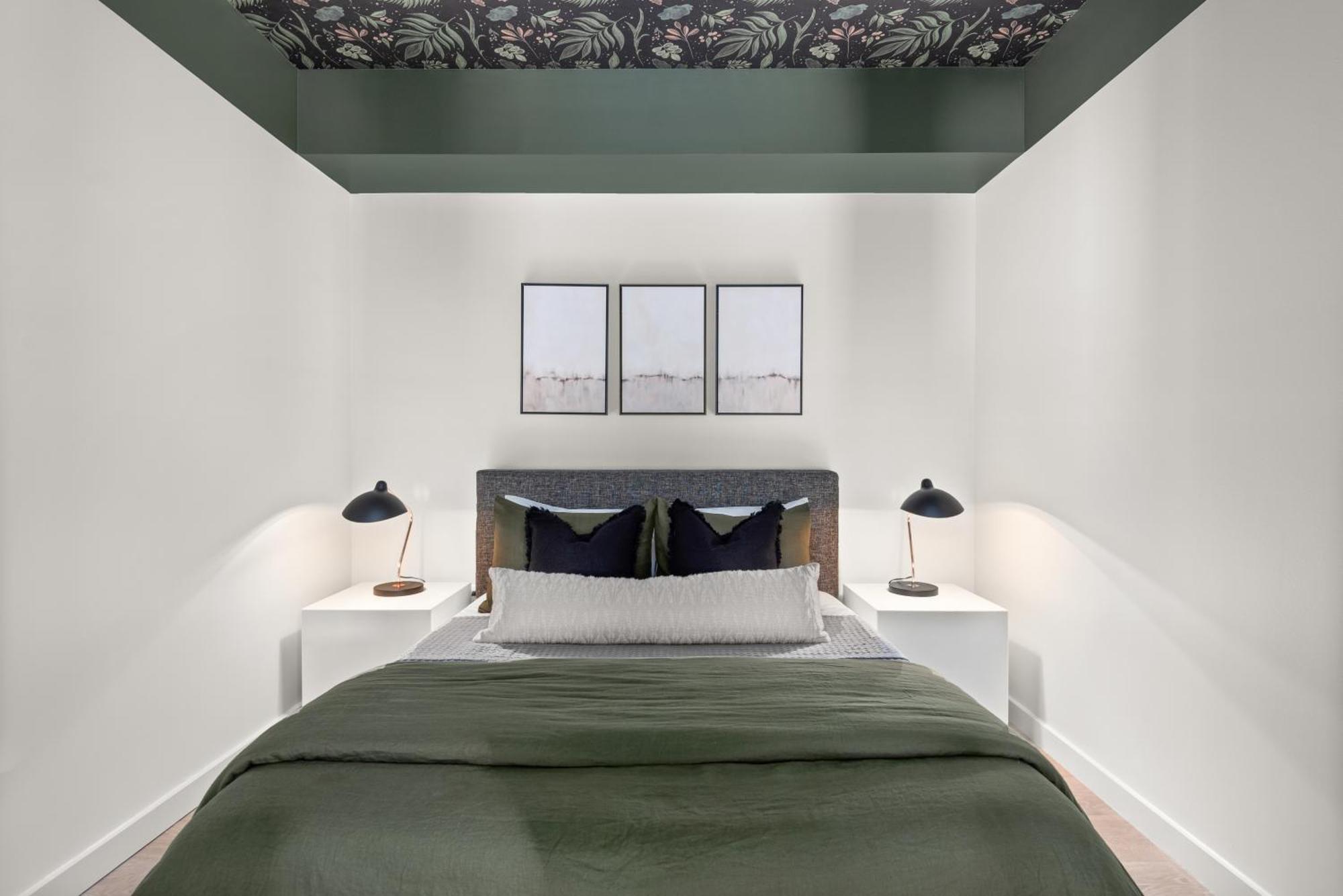 Holiday home Laylas Retreat With Pool Walk To Broadway *