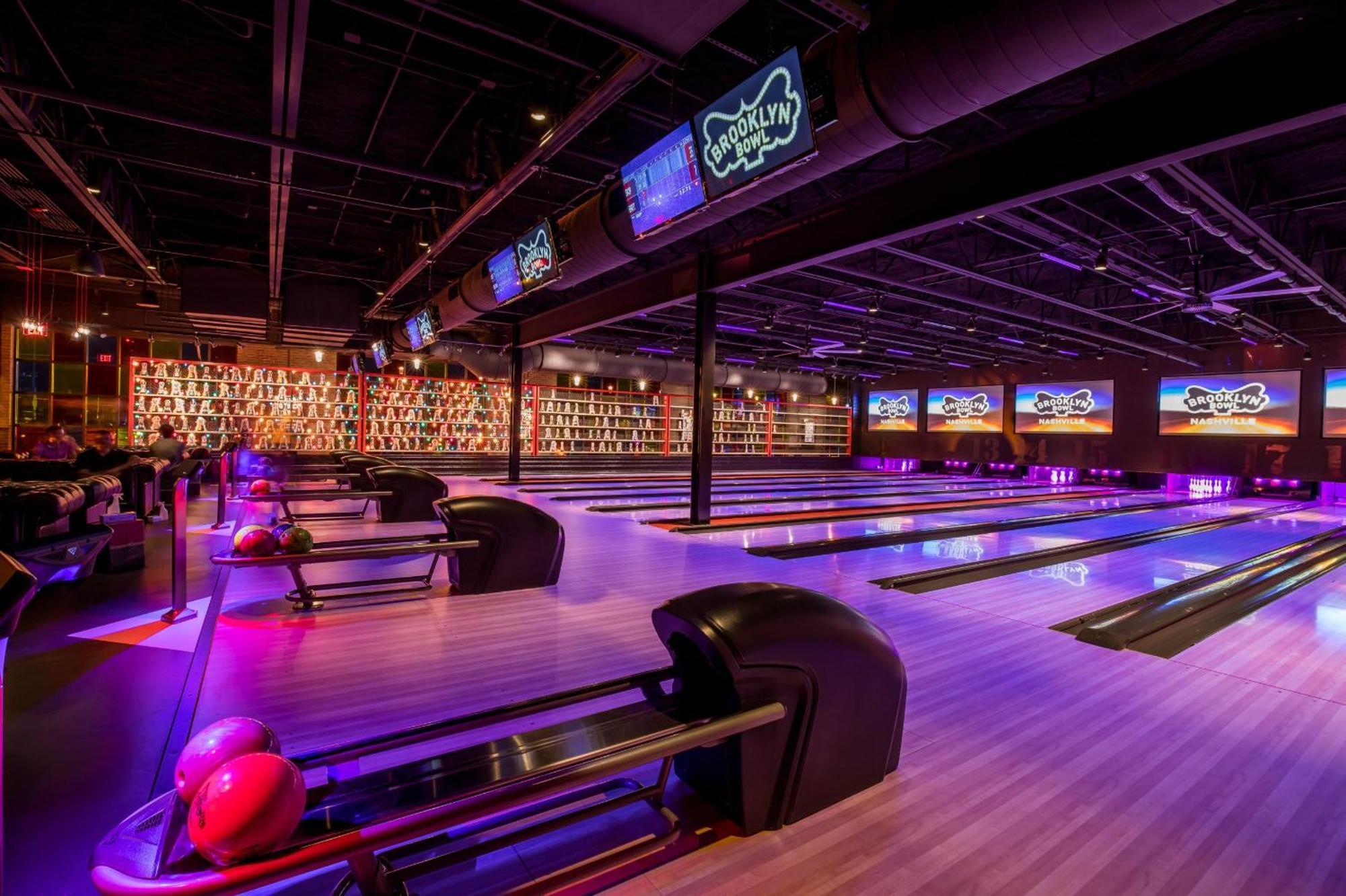 The Taylors - Grand Getaway For 22 In Germantown *