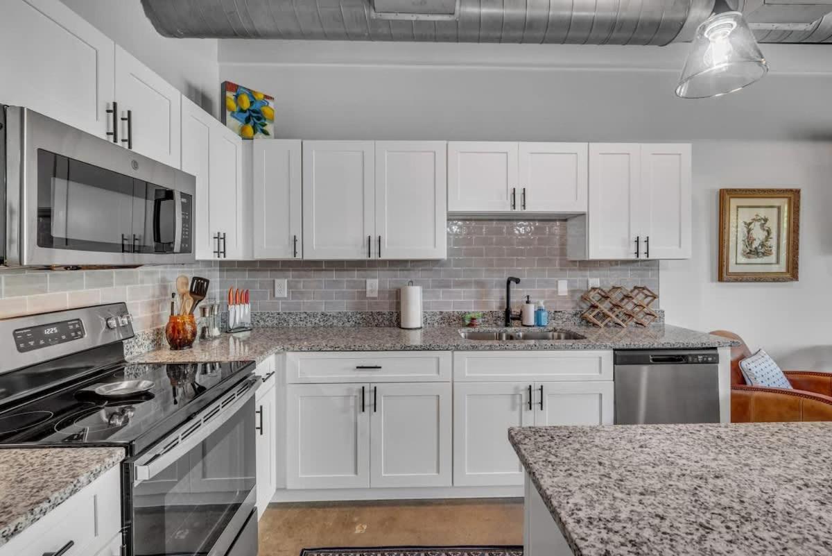 Chic New Near Dt Holiday home