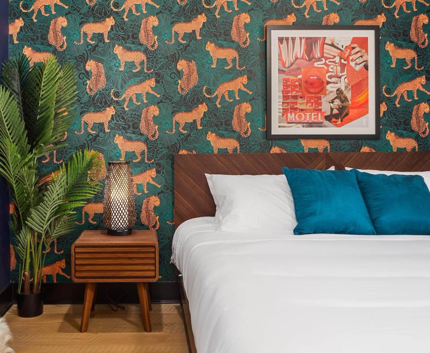 5 Star Stay! Rooftop Hot Tub Walk To Gulch Holiday home