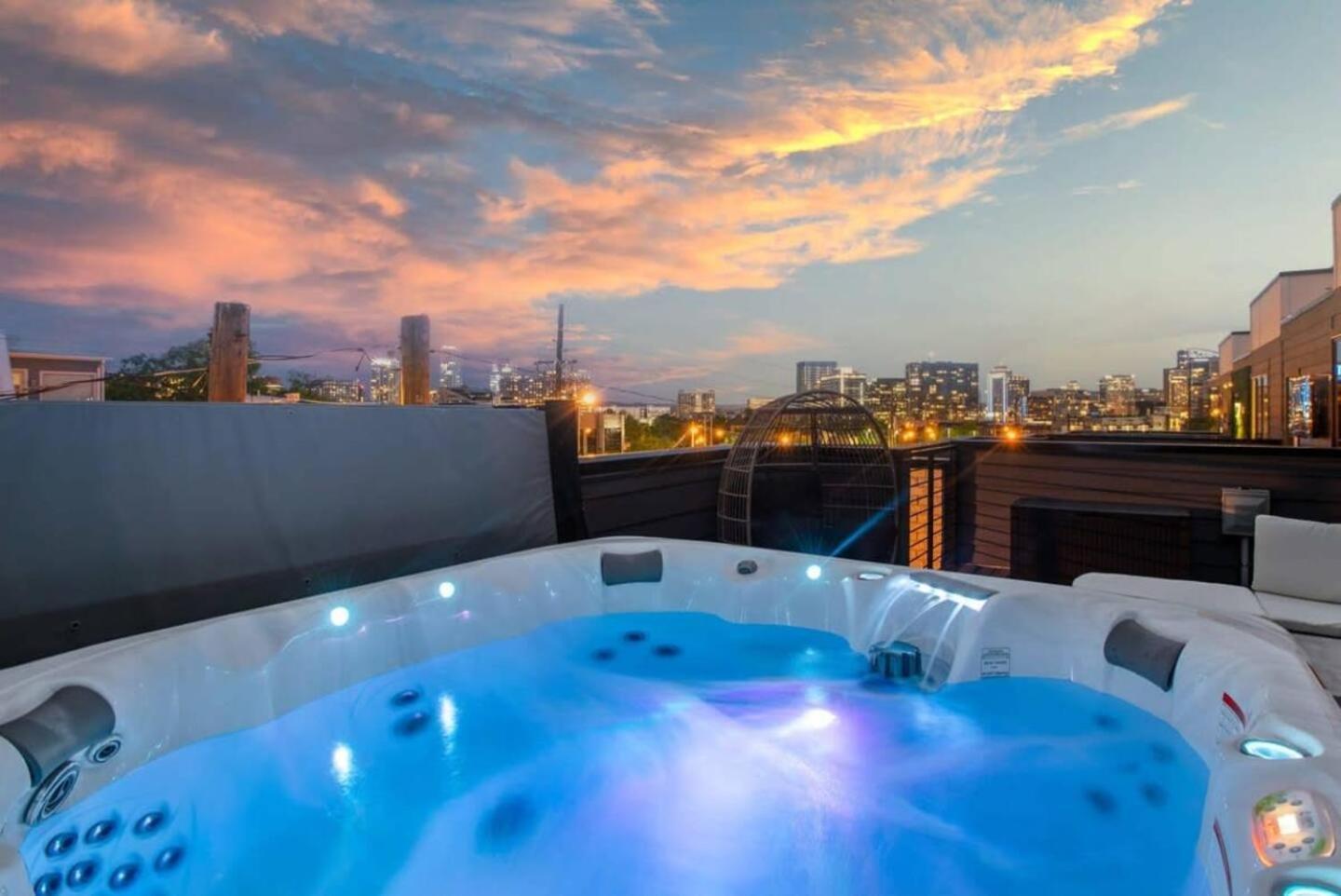 5 Star Stay! Rooftop Hot Tub Walk To Gulch * Nashville