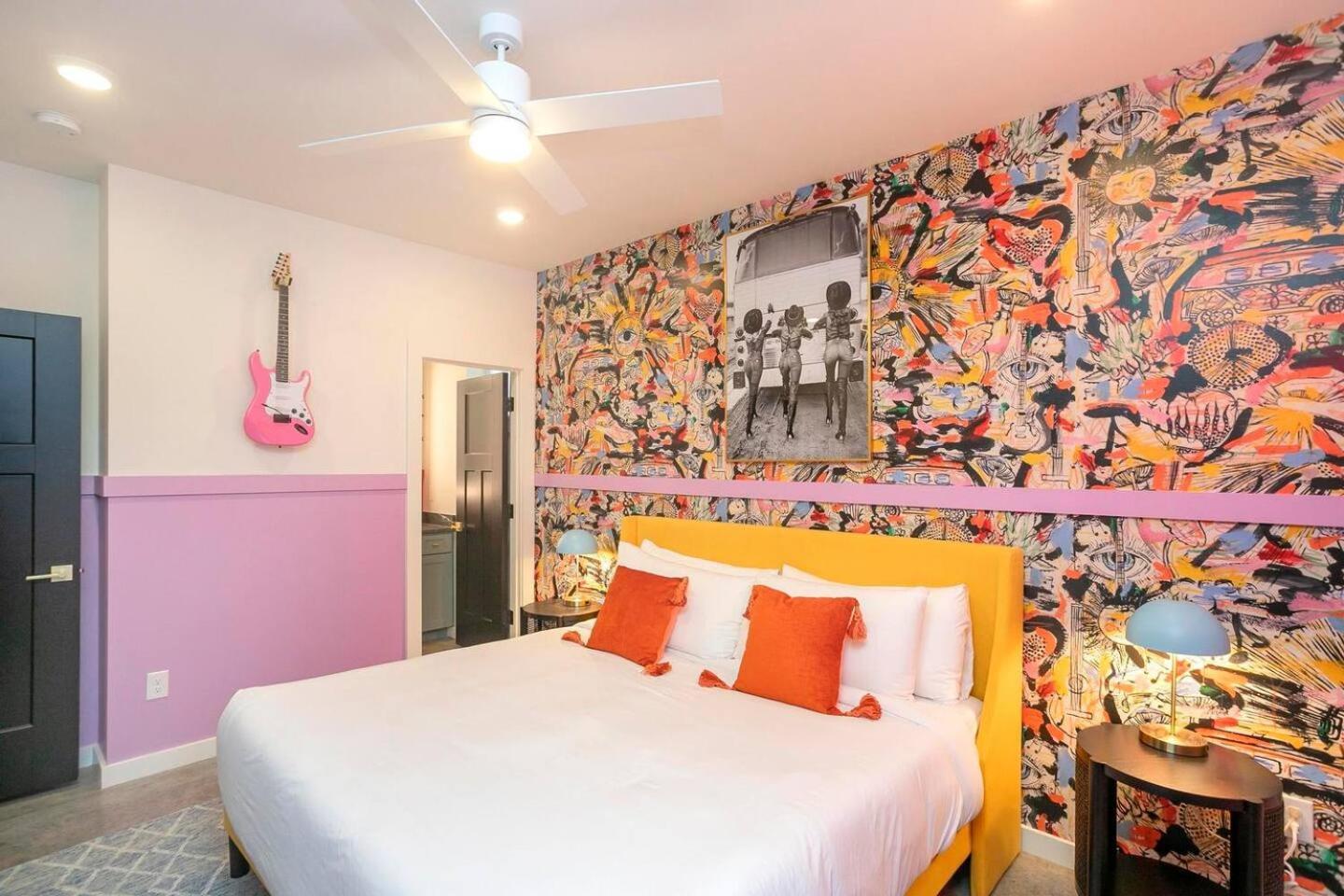 Holiday home Giddy Up On Music Row - Rooftop Hot Tub Retreat