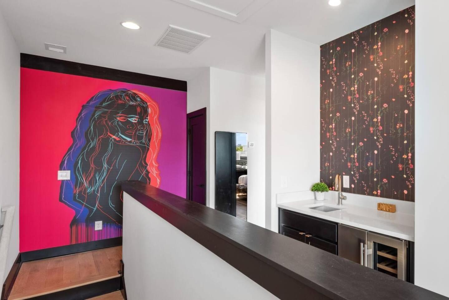 5 Star Stay! Rooftop Hot Tub Walk To Gulch *