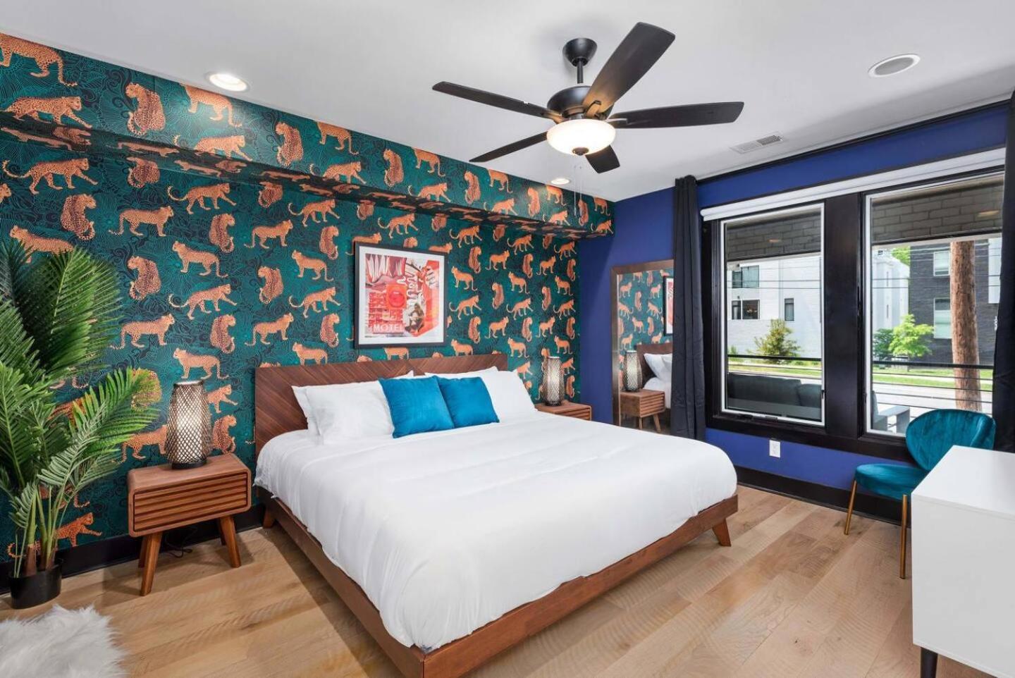 5 Star Stay! Rooftop Hot Tub Walk To Gulch * Nashville