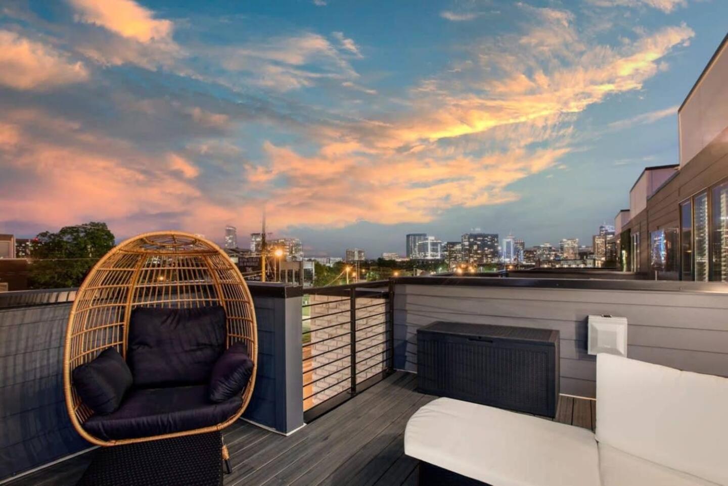 5 Star Stay! Rooftop Hot Tub Walk To Gulch *