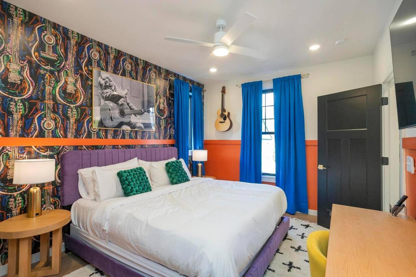 Giddy Up On Music Row - Rooftop Hot Tub Retreat Nashville