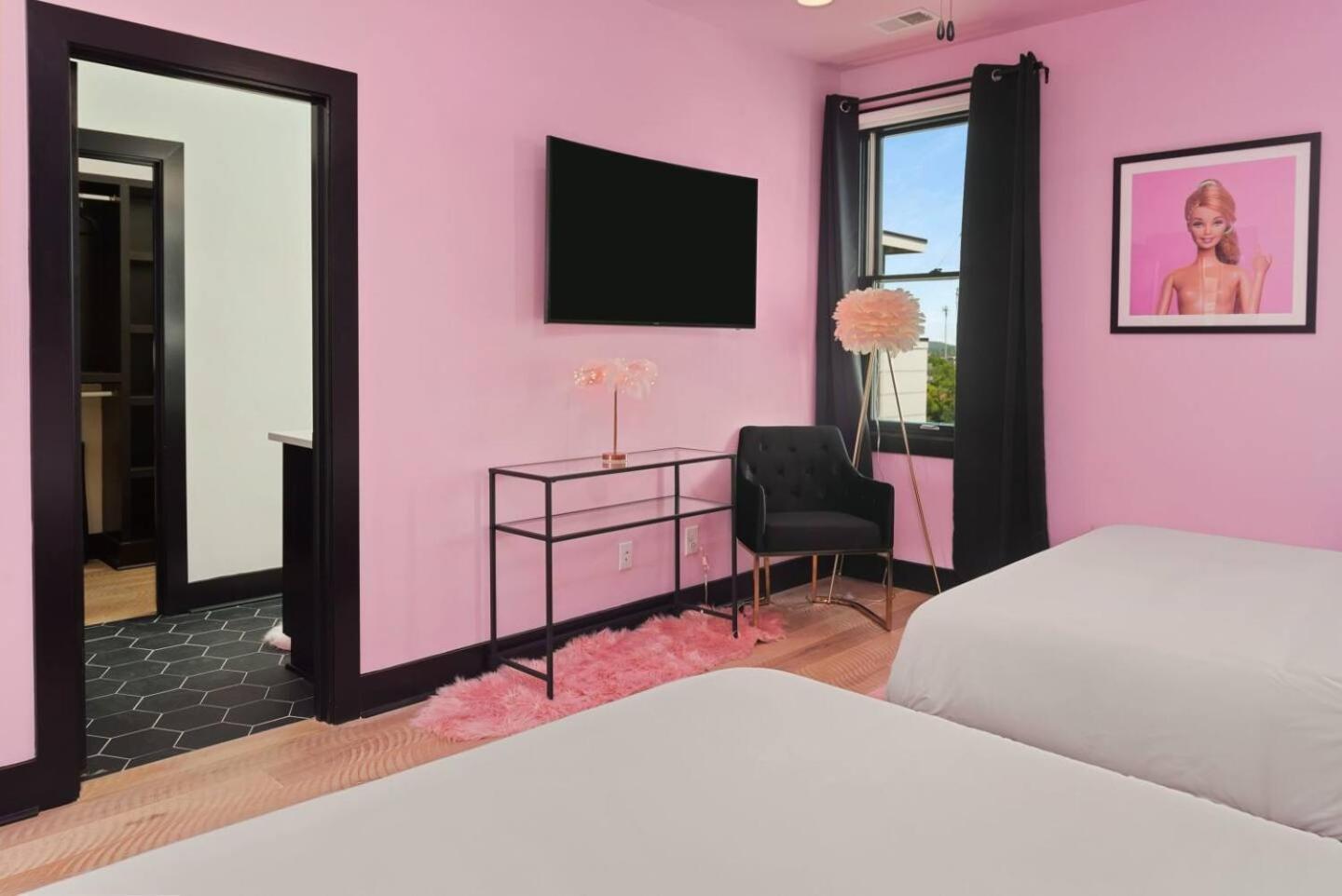 Holiday home 5 Star Stay! Rooftop Hot Tub Walk To Gulch *