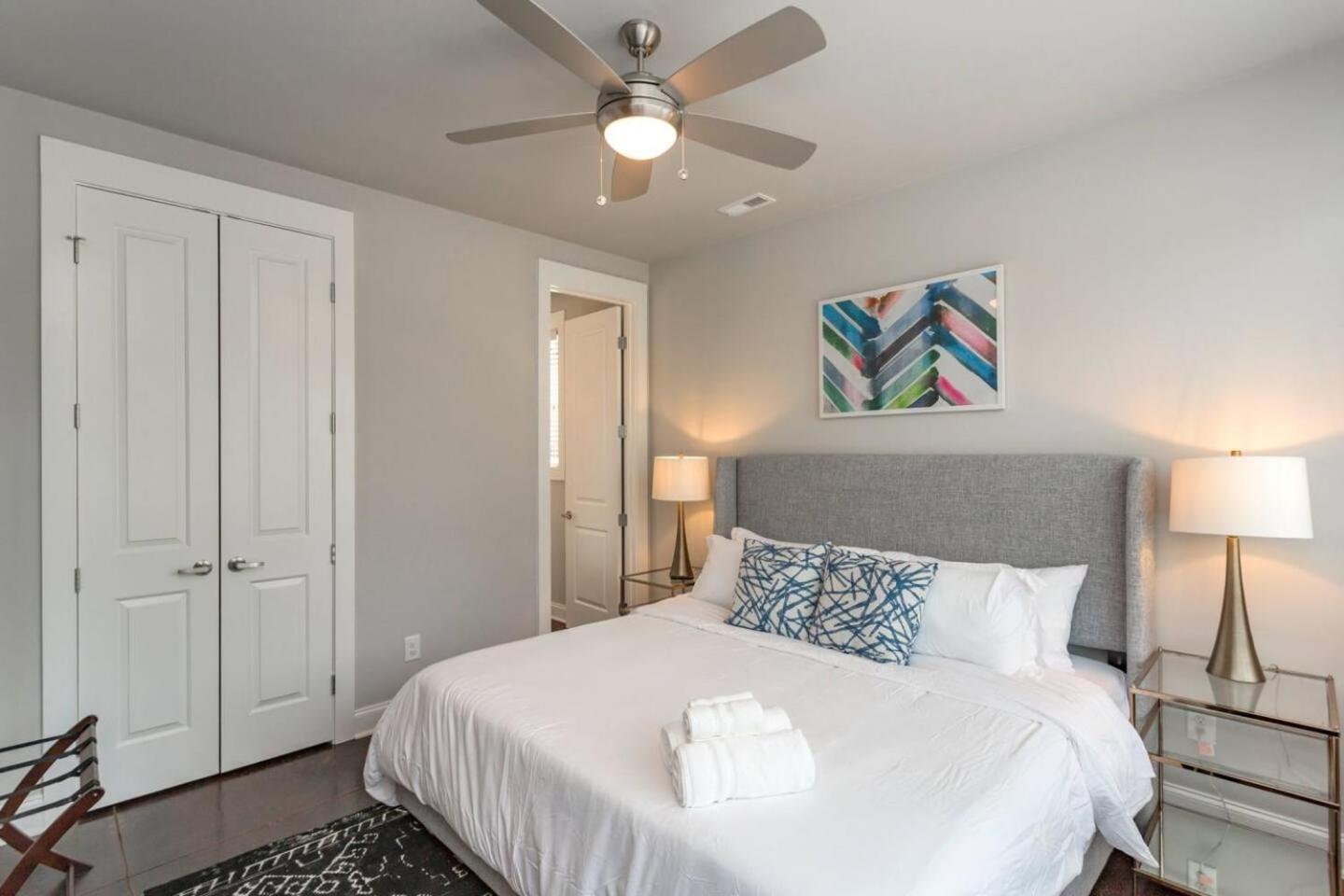 Holiday home Spacious Home By Geodis Park, 23 Mi To Broadway