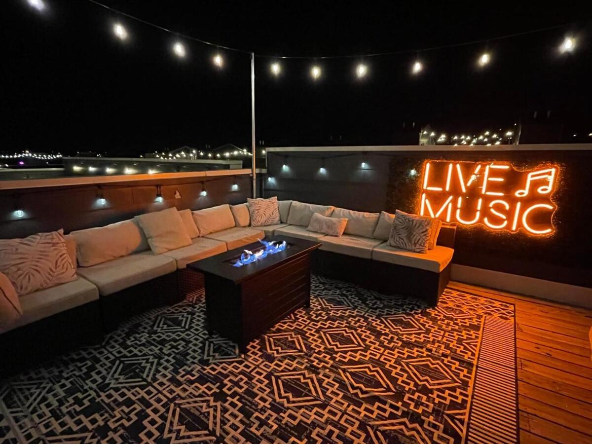 Huge Roof Deck With Games 10 Mins To Broadway Holiday home Nashville