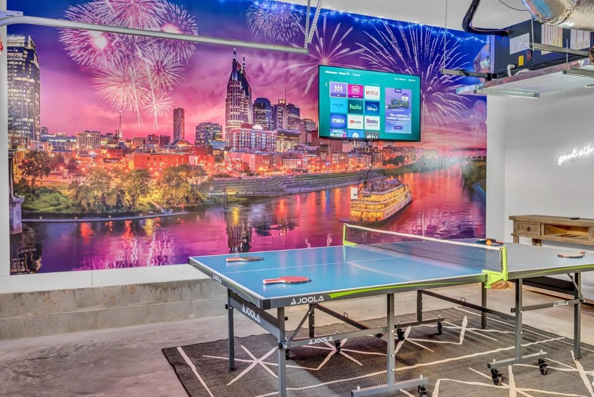 Huge Roof Deck With Games 10 Mins To Broadway *