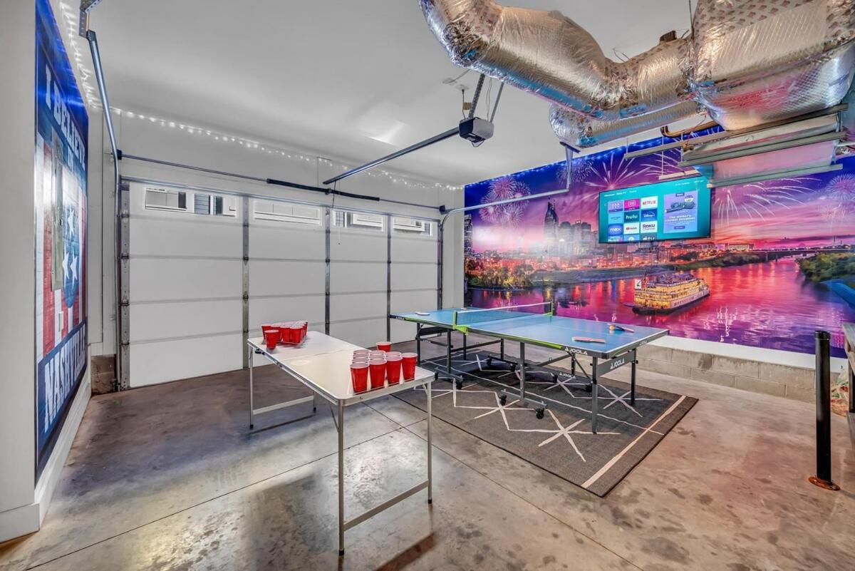 Huge Roof Deck With Games 10 Mins To Broadway Holiday home Nashville
