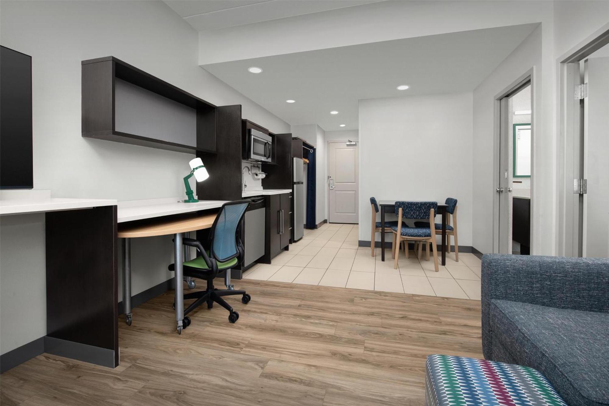 Hotel Home2 Airport 3*