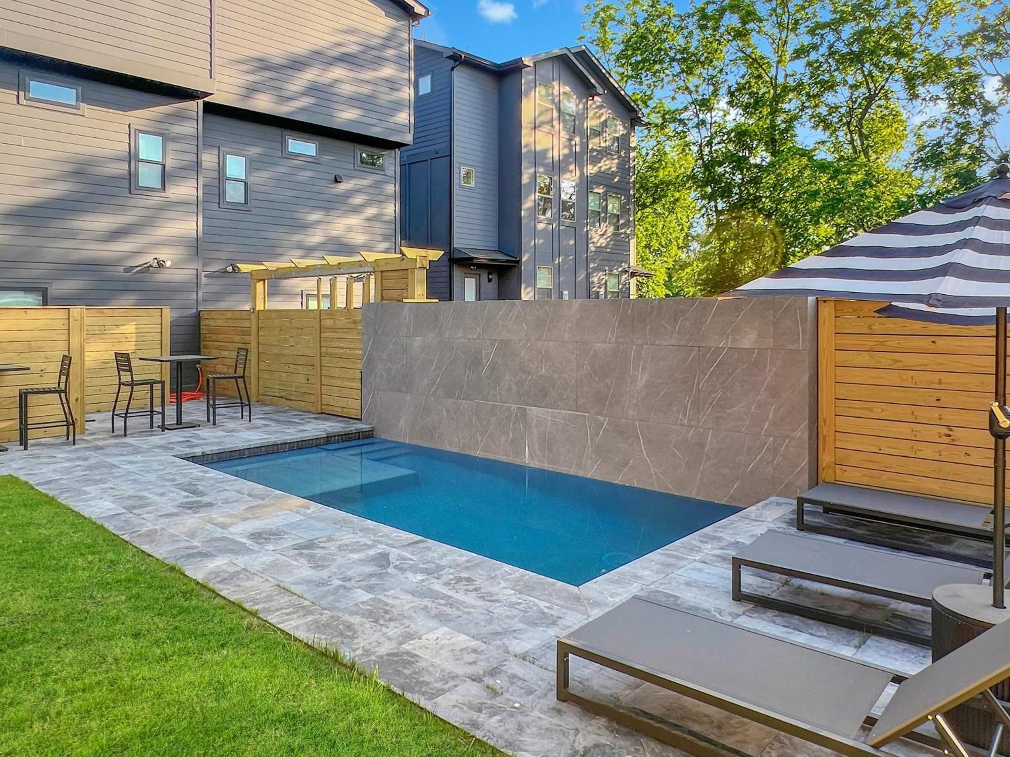 Upscale Multi-level Rooftop & Game Fun Holiday home