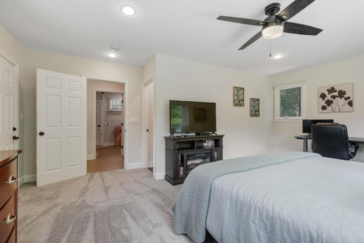 Holiday home Modern Music Oasis Sauna & Spacious Yard *