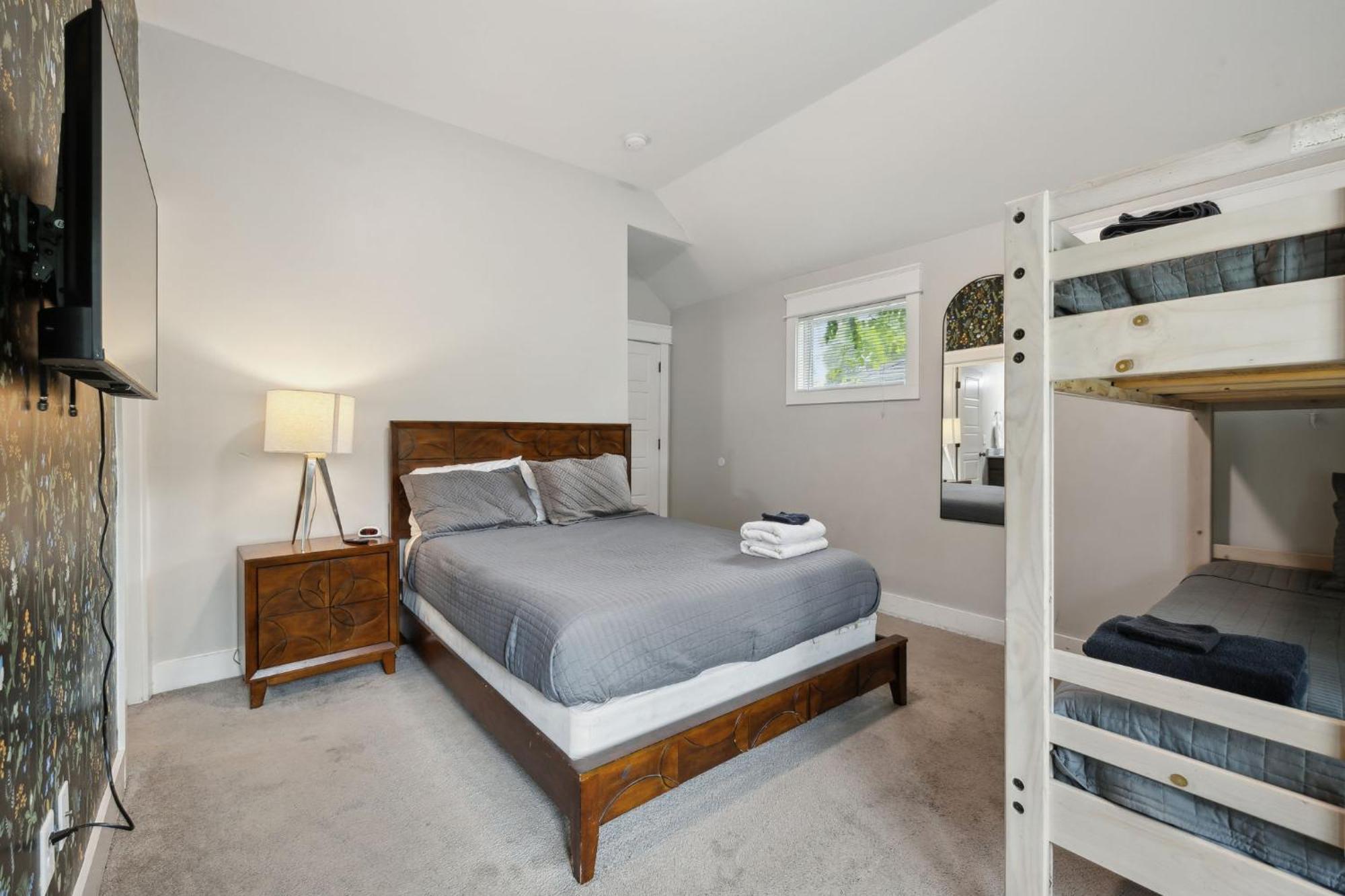 Spacious Retreat Mins To Broadway & East Apartment Nashville