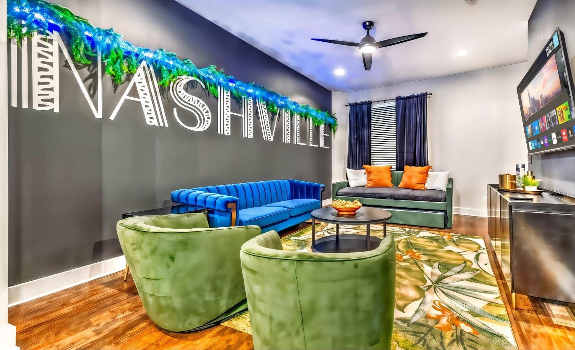 Rooftop Deck Game Views In Holiday home Nashville