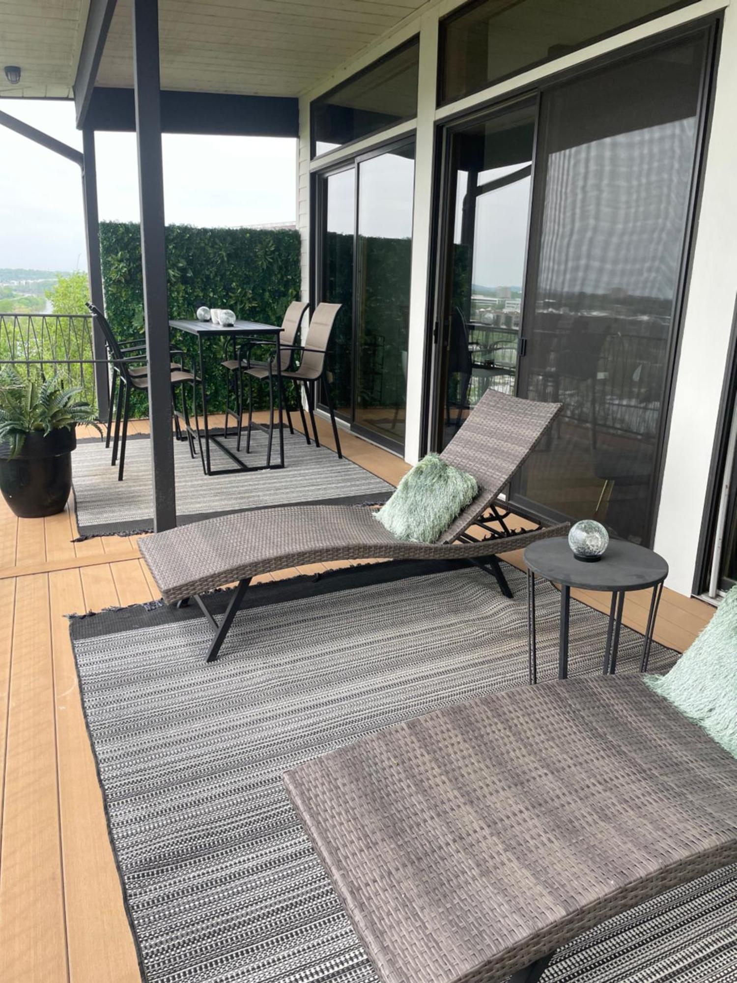 A Spacious With Amazing Views And Elevated Outdoor Spaces Holiday home Nashville