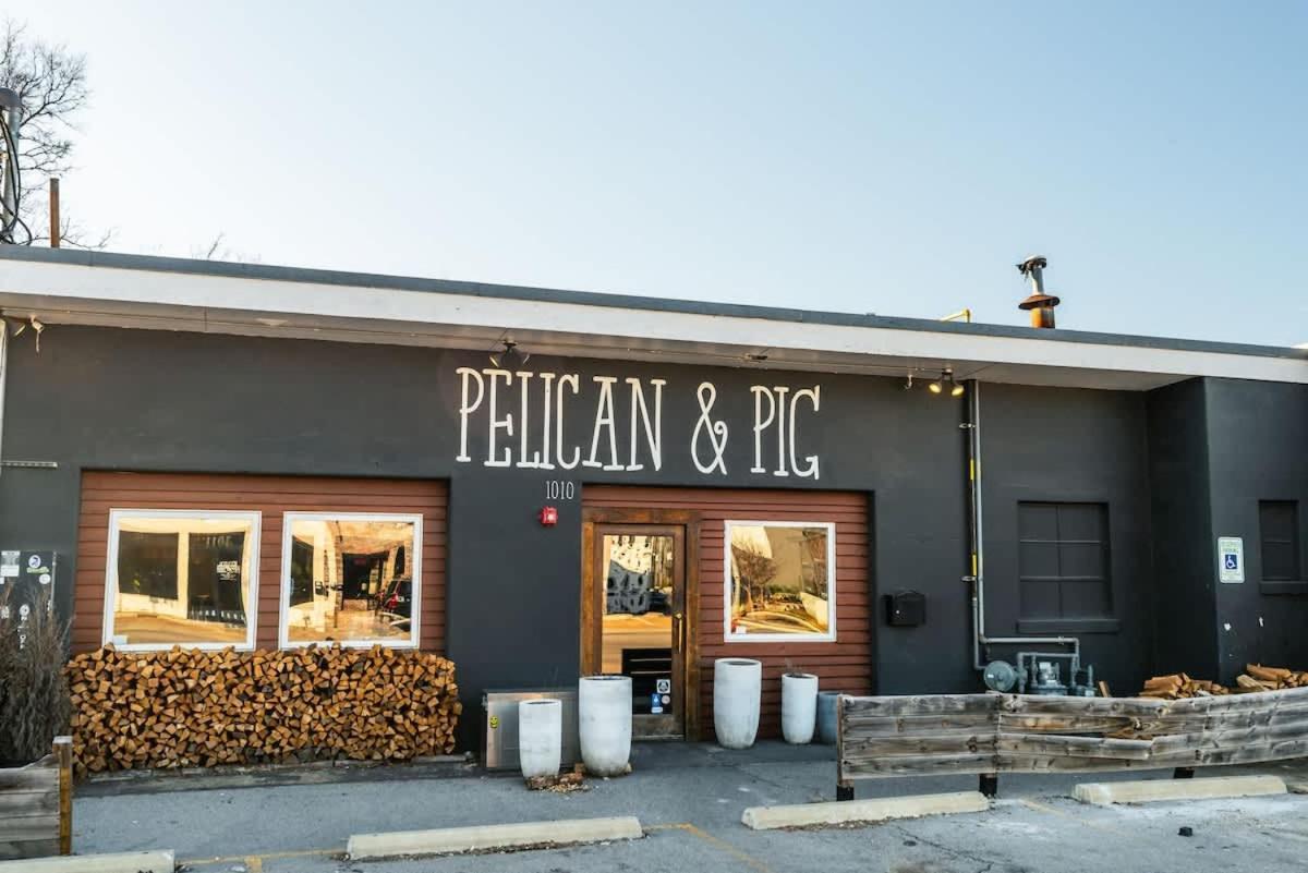 East Getaway - Walk To Parks Golf & Music Spots Holiday home *