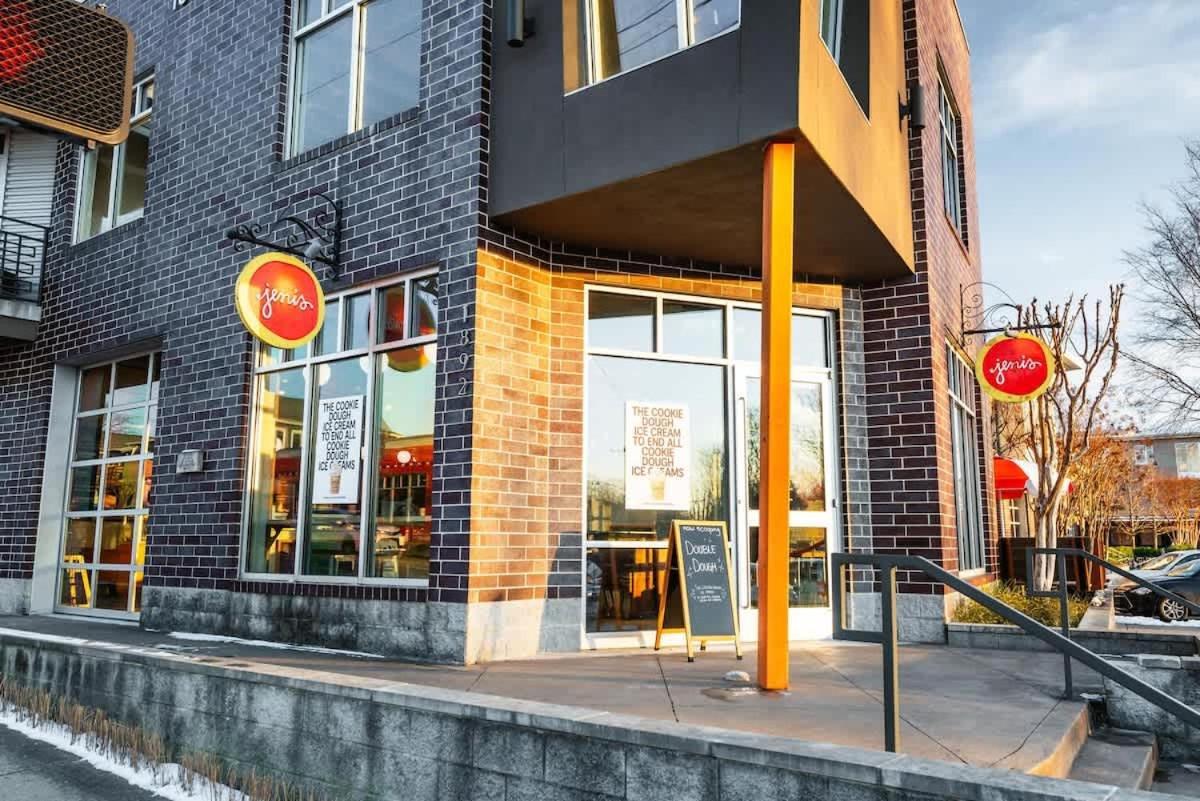 East Getaway - Walk To Parks Golf & Music Spots *