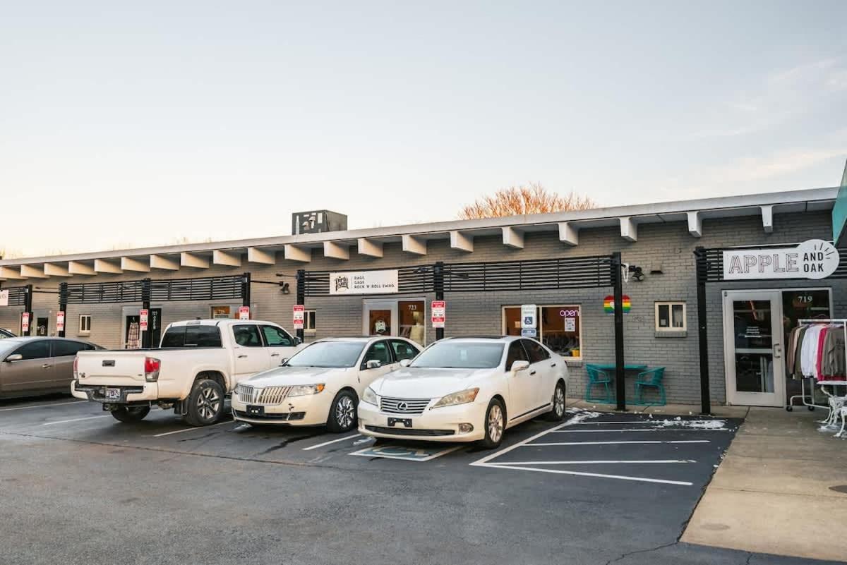 East Getaway - Walk To Parks Golf & Music Spots Holiday home