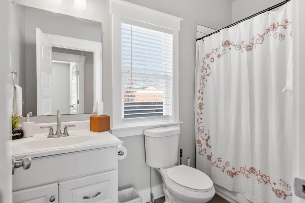 Lucky Bachelor 5 Min To Broadway With Hot Tub Holiday home Nashville