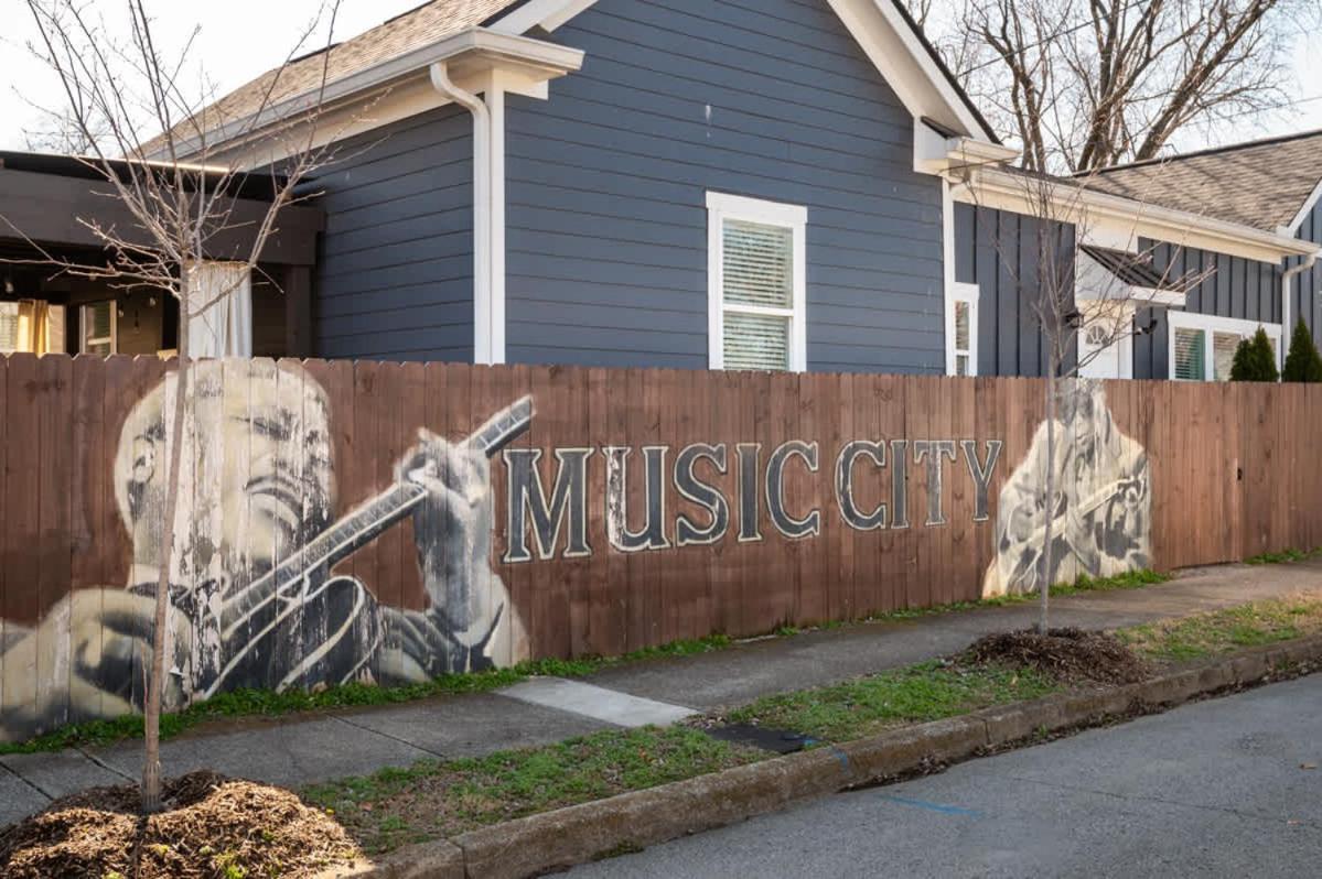 Lucky Bachelor 5 Min To Broadway With Hot Tub *