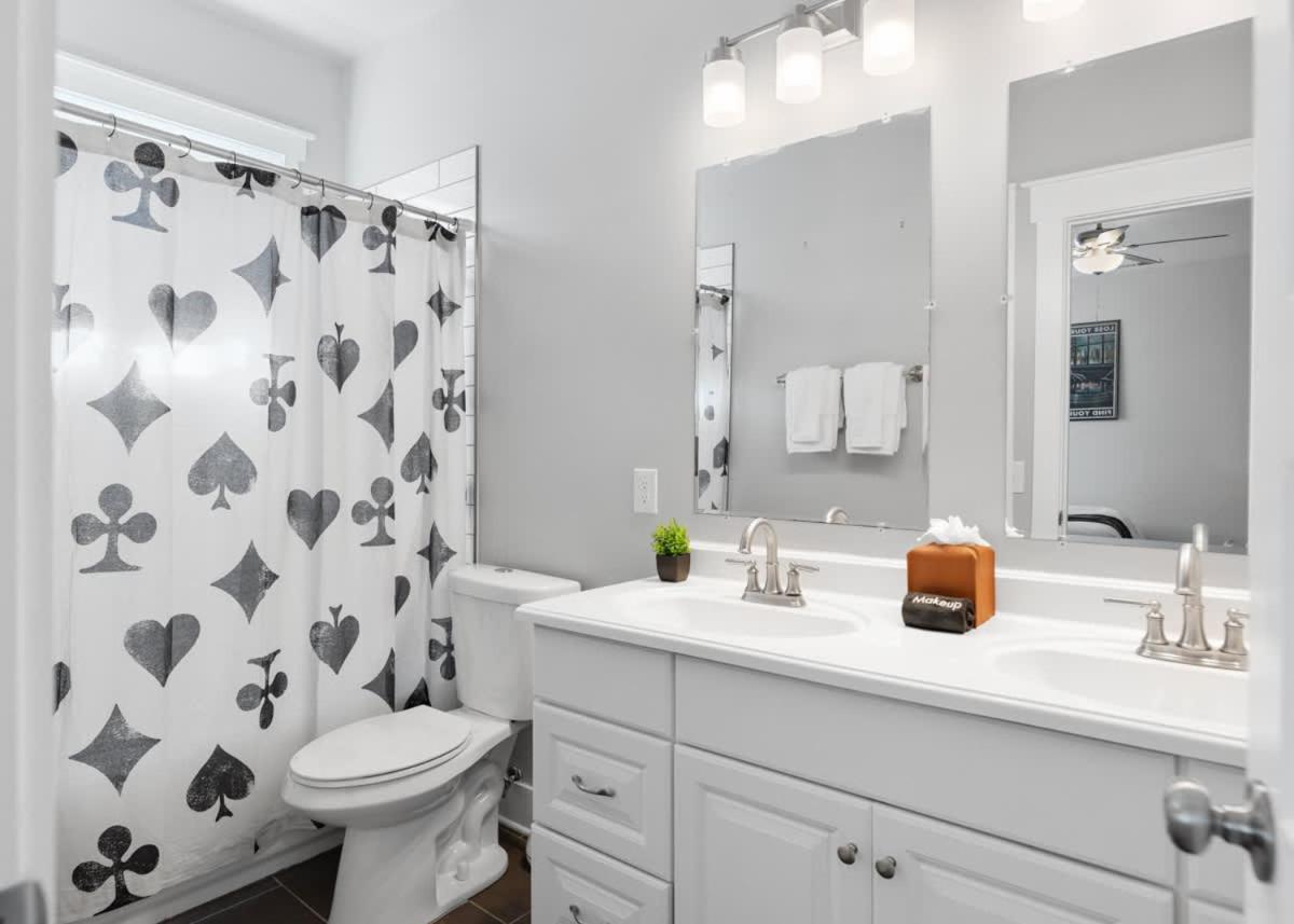 Lucky Bachelor 5 Min To Broadway With Hot Tub Holiday home *