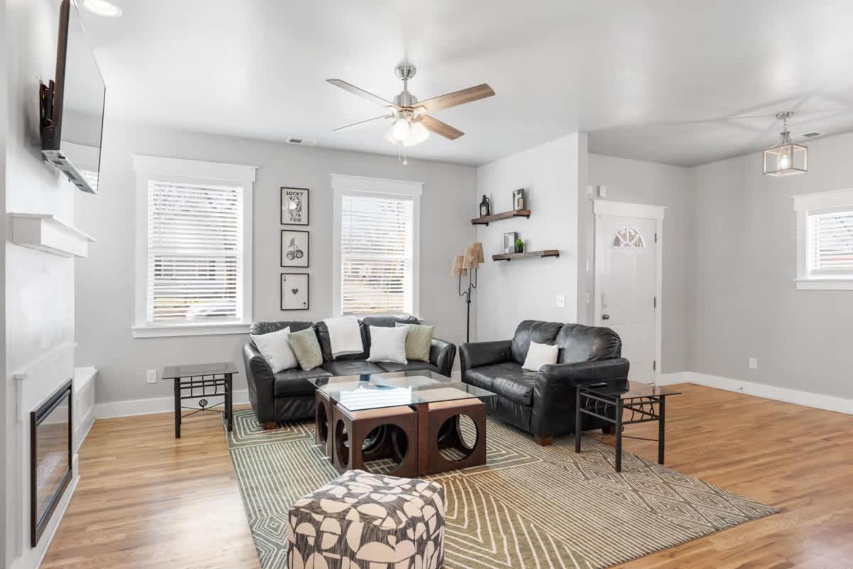 Holiday home Lucky Bachelor 5 Min To Broadway With Hot Tub