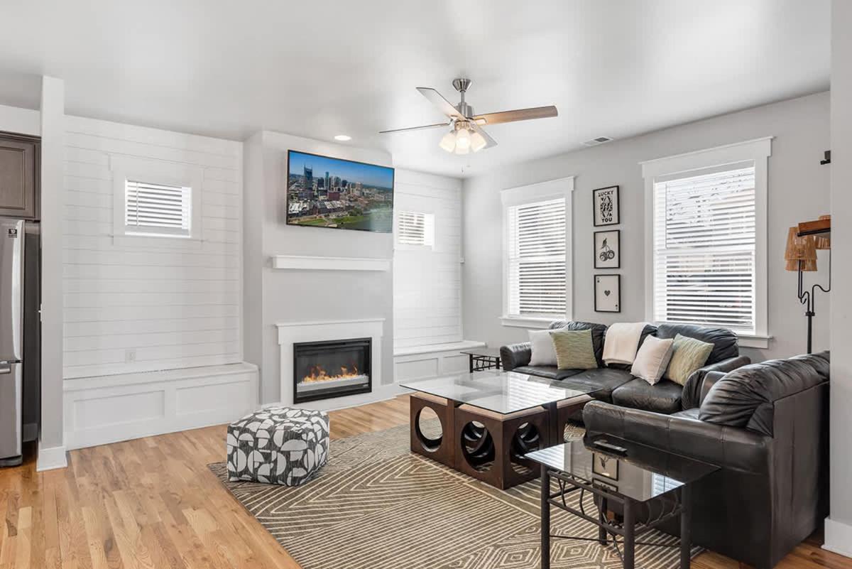 Holiday home Lucky Bachelor 5 Min To Broadway With Hot Tub *