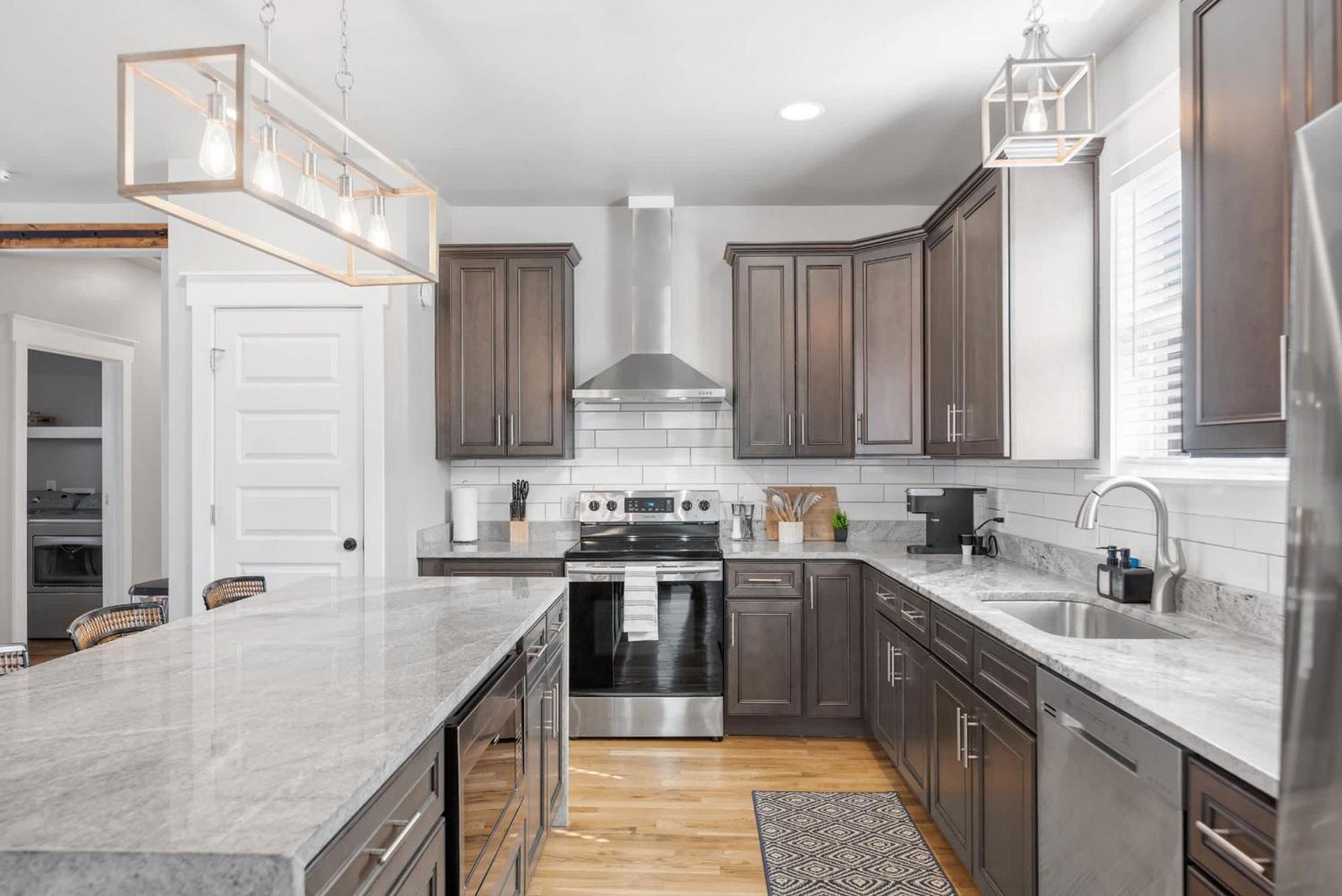 Lucky Bachelor 5 Min To Broadway With Hot Tub *