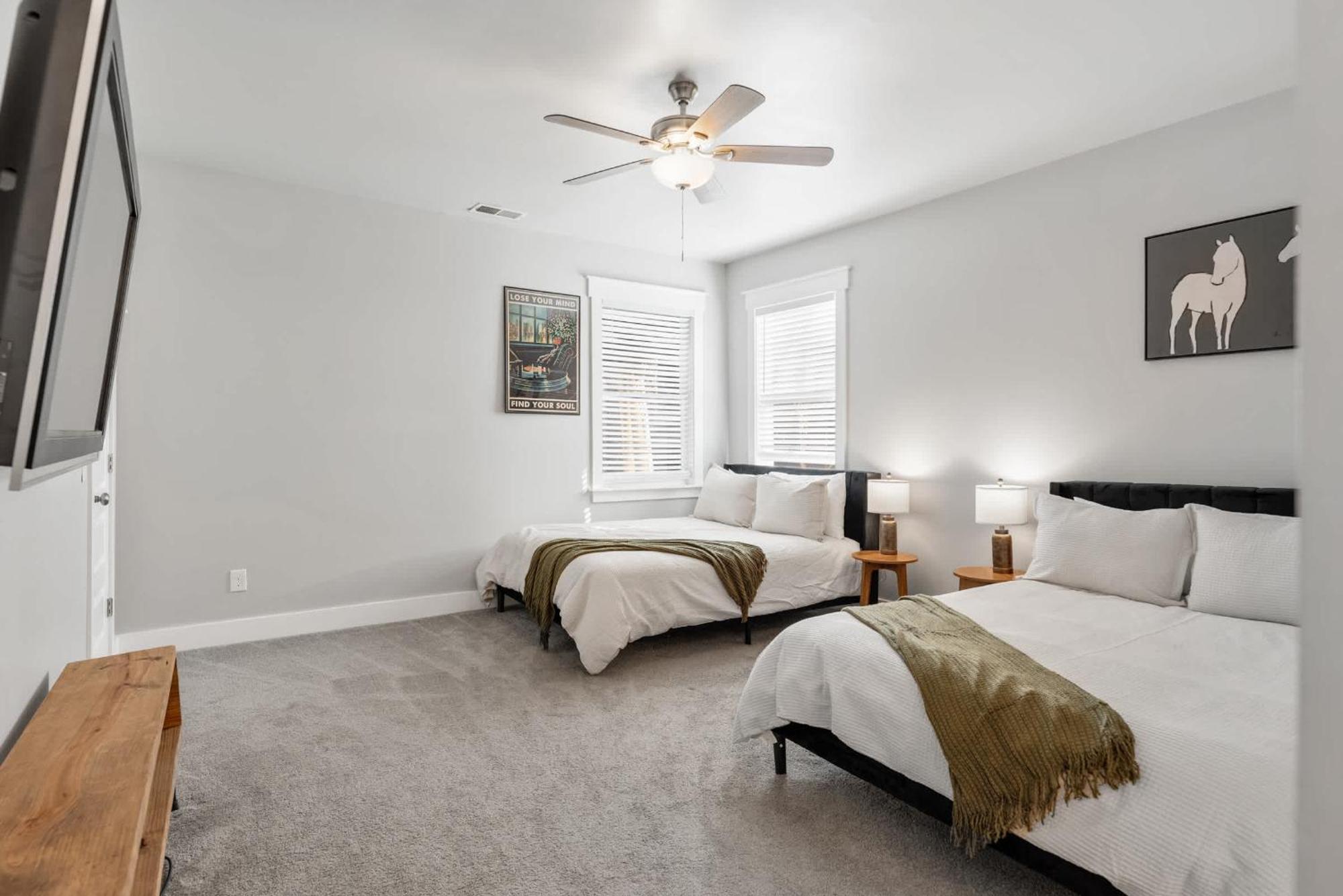 Holiday home Lucky Bachelor 5 Min To Broadway With Hot Tub