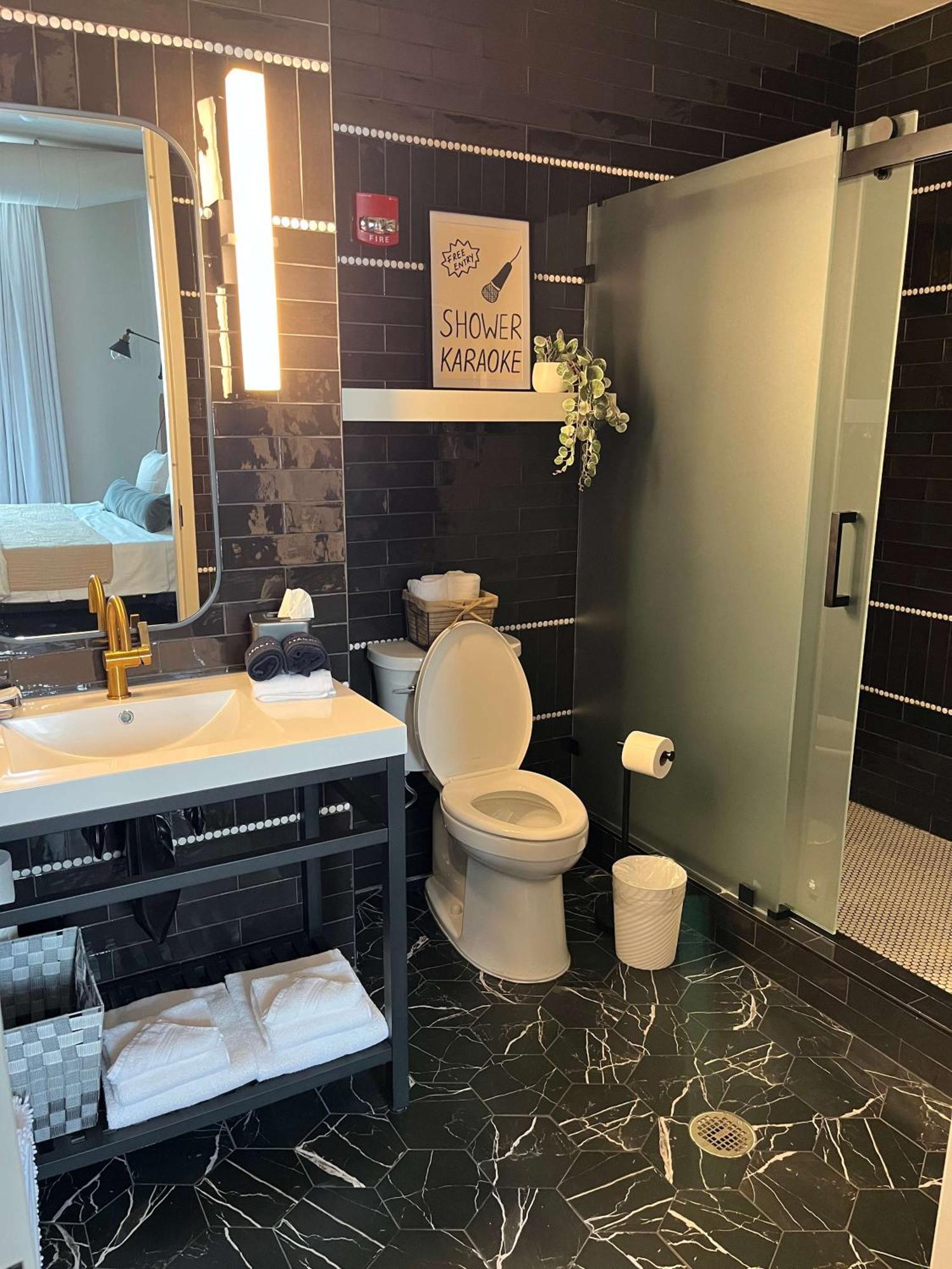 Apartment B 4br By Maddox