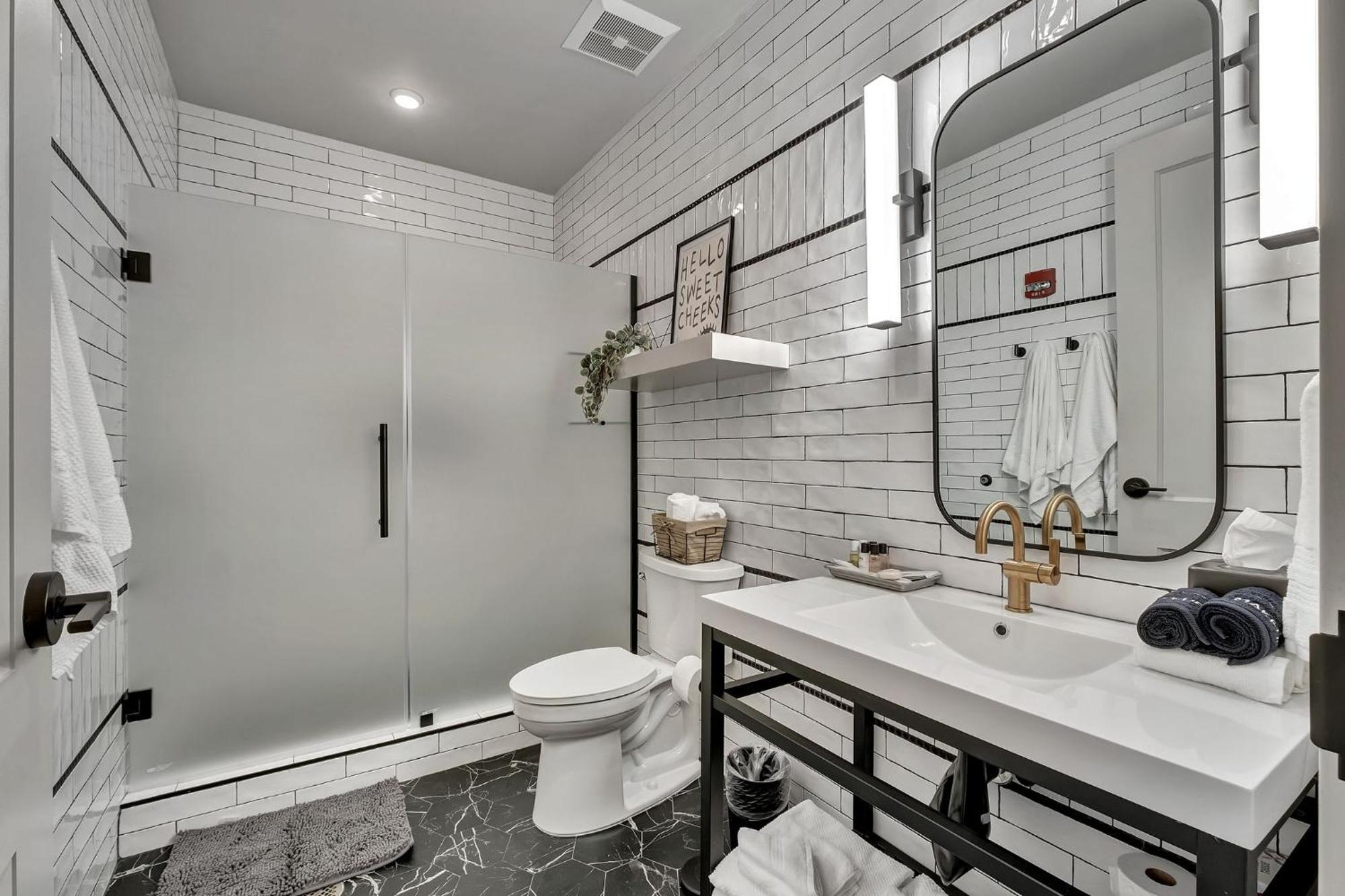 Apartment B 4br By Maddox