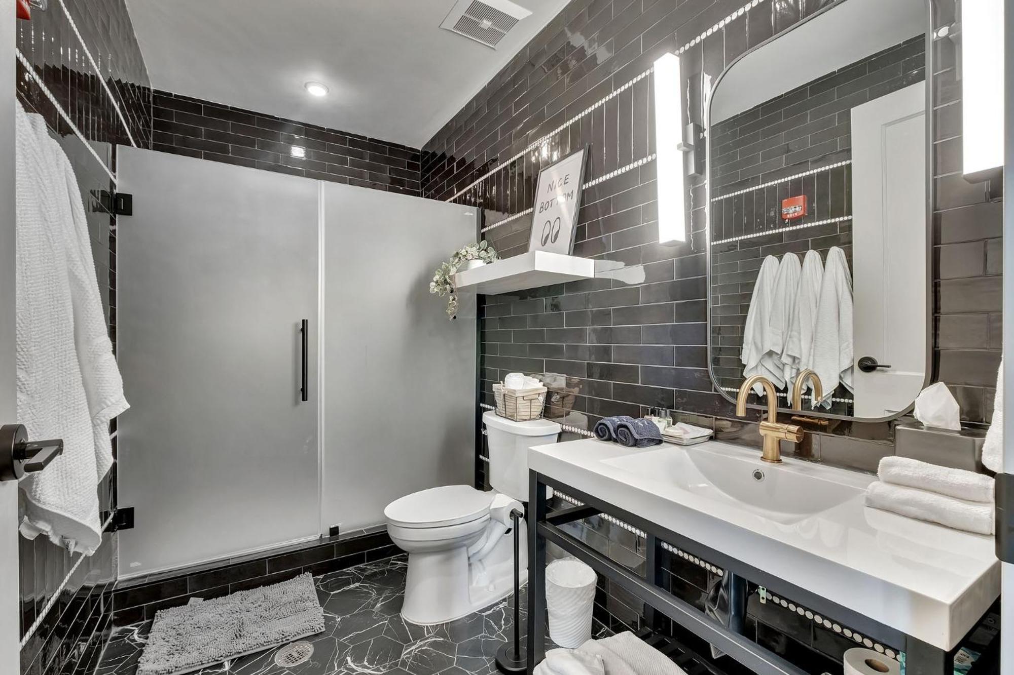 Apartment B 4br By Maddox *